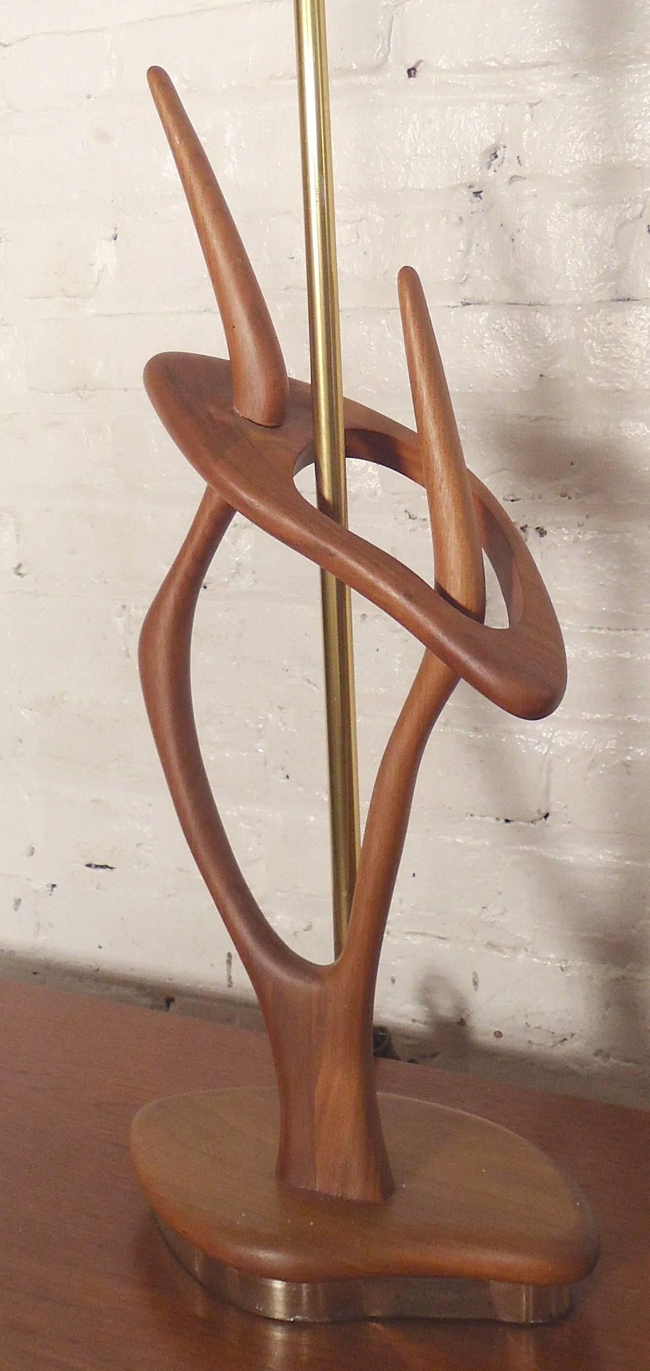 Wild table lamp in the style of the Heifetz Company. Sculpted design with brass rod and bottom accenting trim.

(Please confirm item location - NY or NJ - with dealer).
   