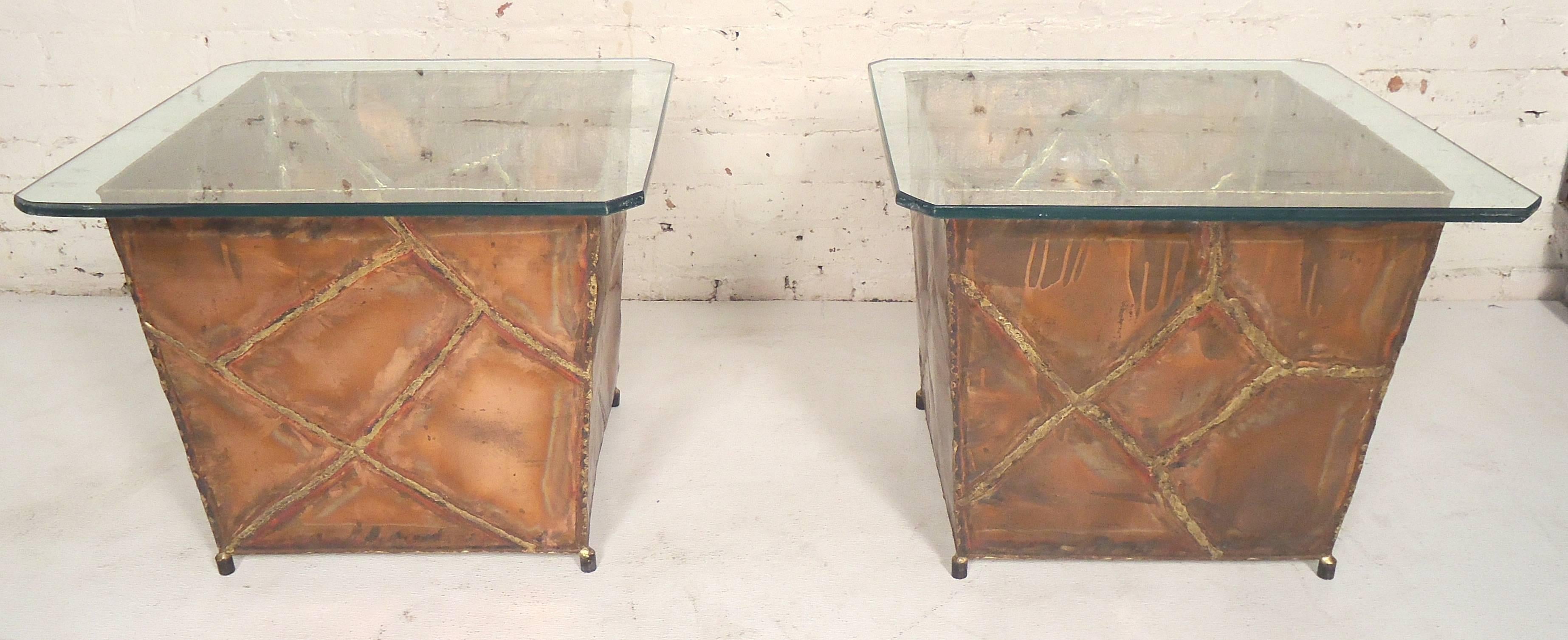 Unique end tables made of copper base and square glass tops. Brutalist style design. Great for living room or patio use.

(Please confirm item location - NY or NJ - with dealer).
 