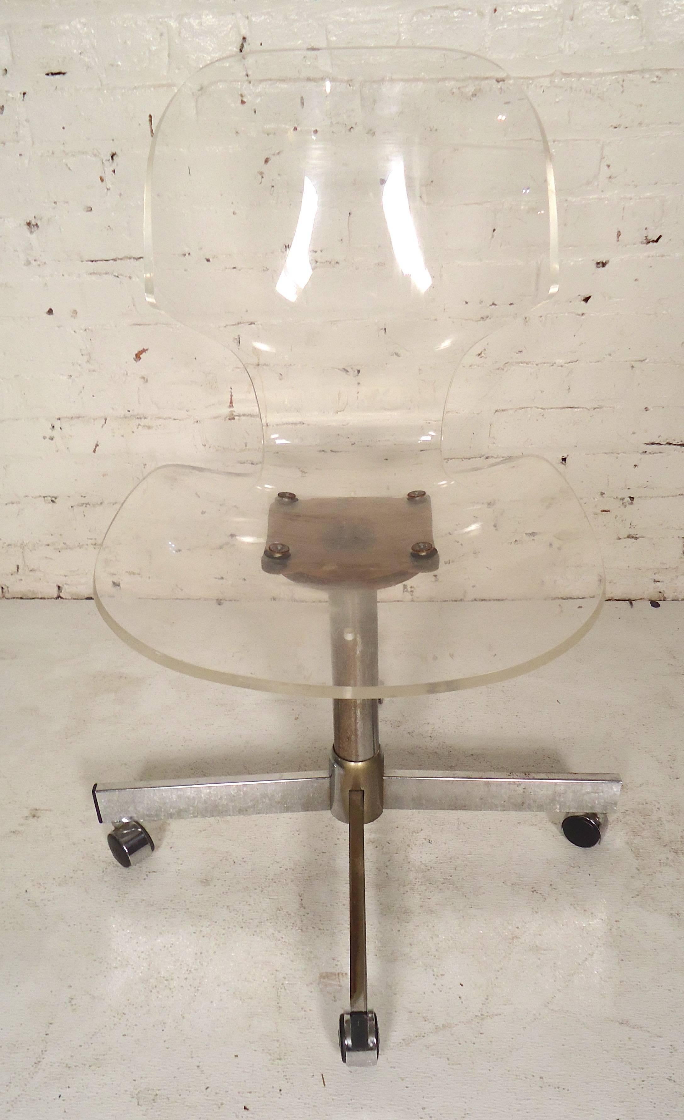 Single Lucite chair on casters. Great as a desk or side chair.

(Please confirm item location - NY or NJ - with dealer).
    