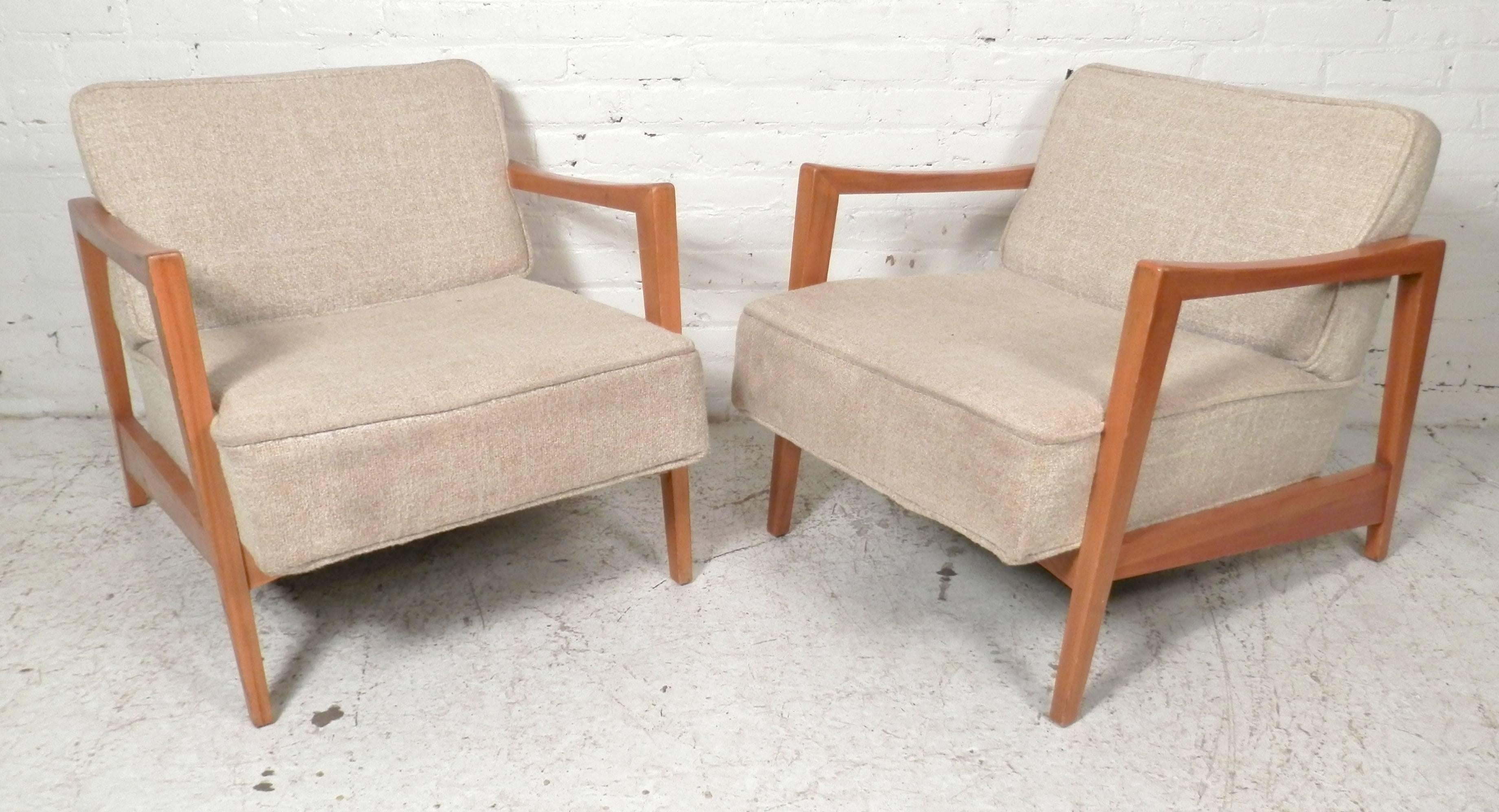 Maple wood frame arm chairs with thick cushioned seat and back. Wood arms have a nice sculpted shape for comfort and style.

(Please confirm item location - NY or NJ - with dealer)
