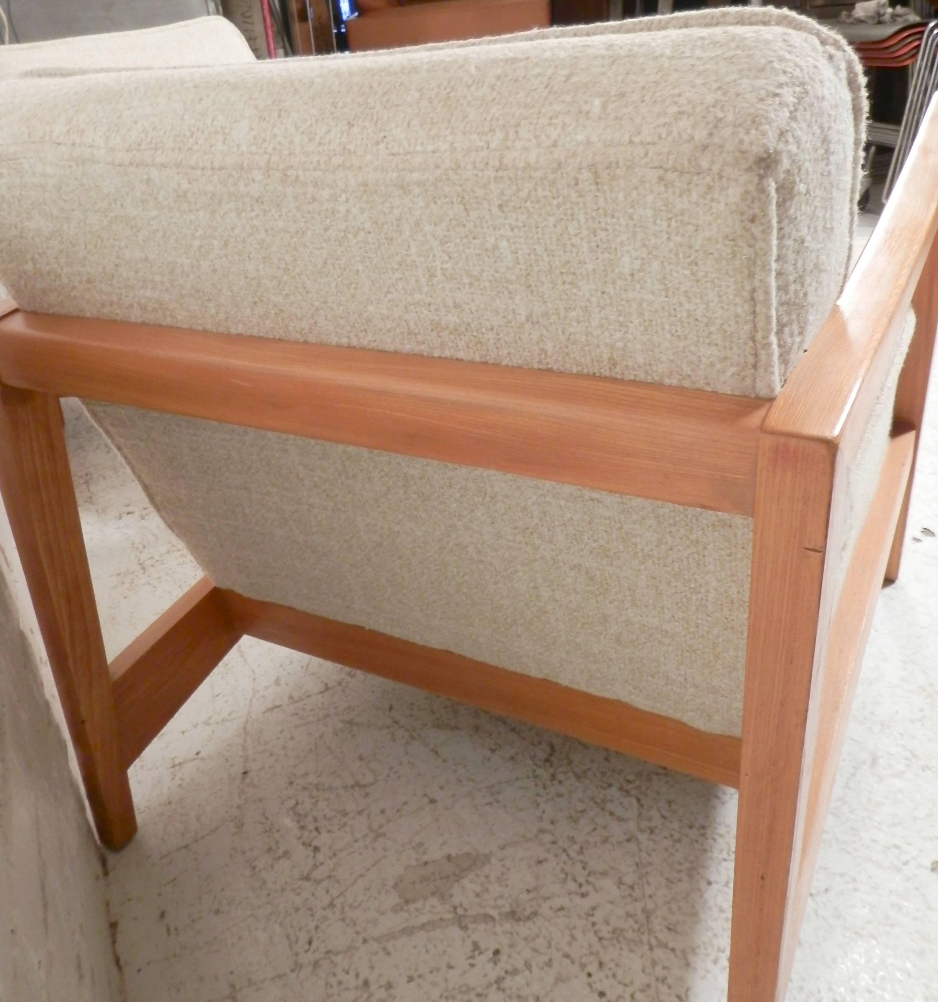 Pair of Midcentury Lounge Chairs 3