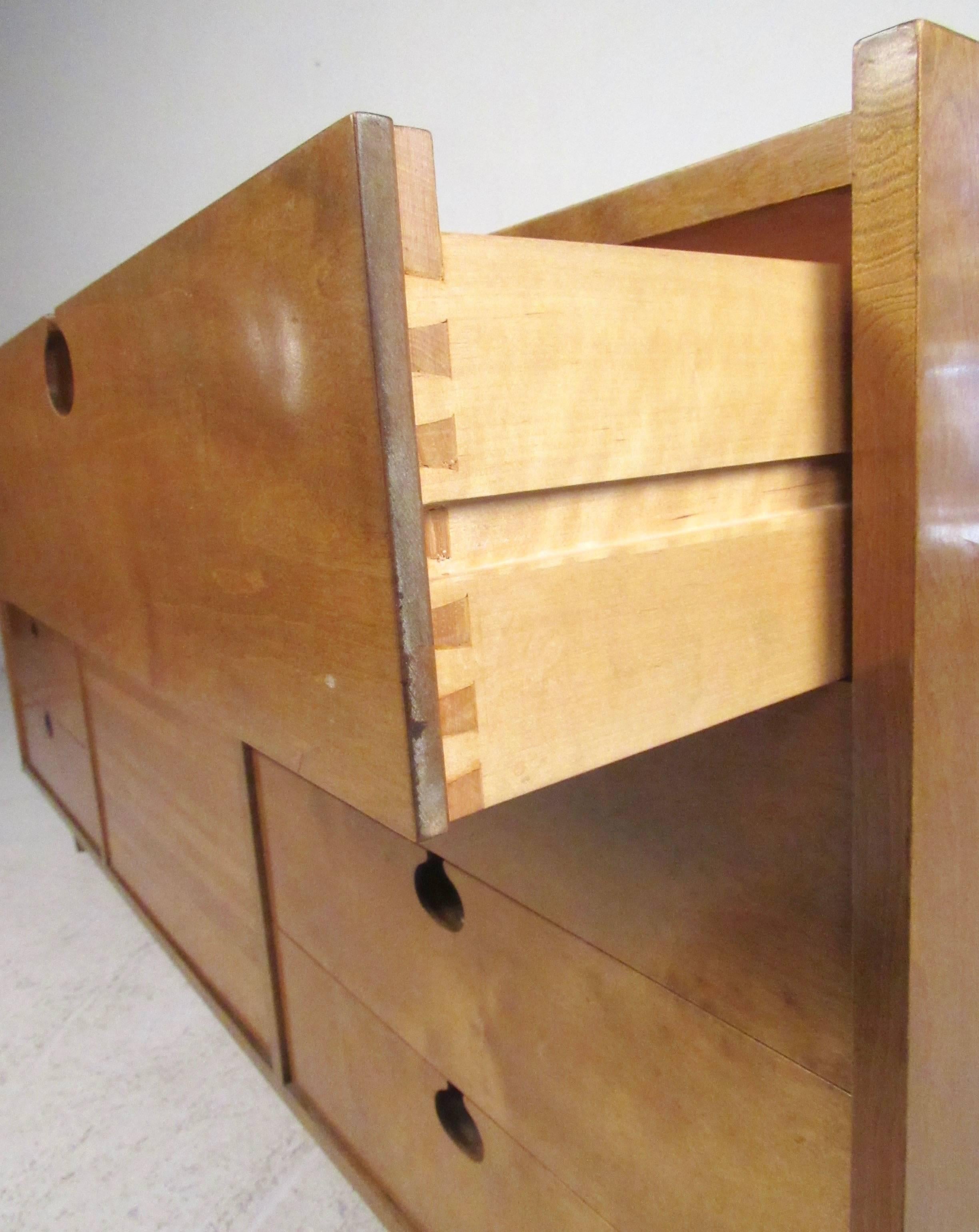 Edmond Spence Eight-Drawer Bedroom Dresser In Good Condition For Sale In Brooklyn, NY