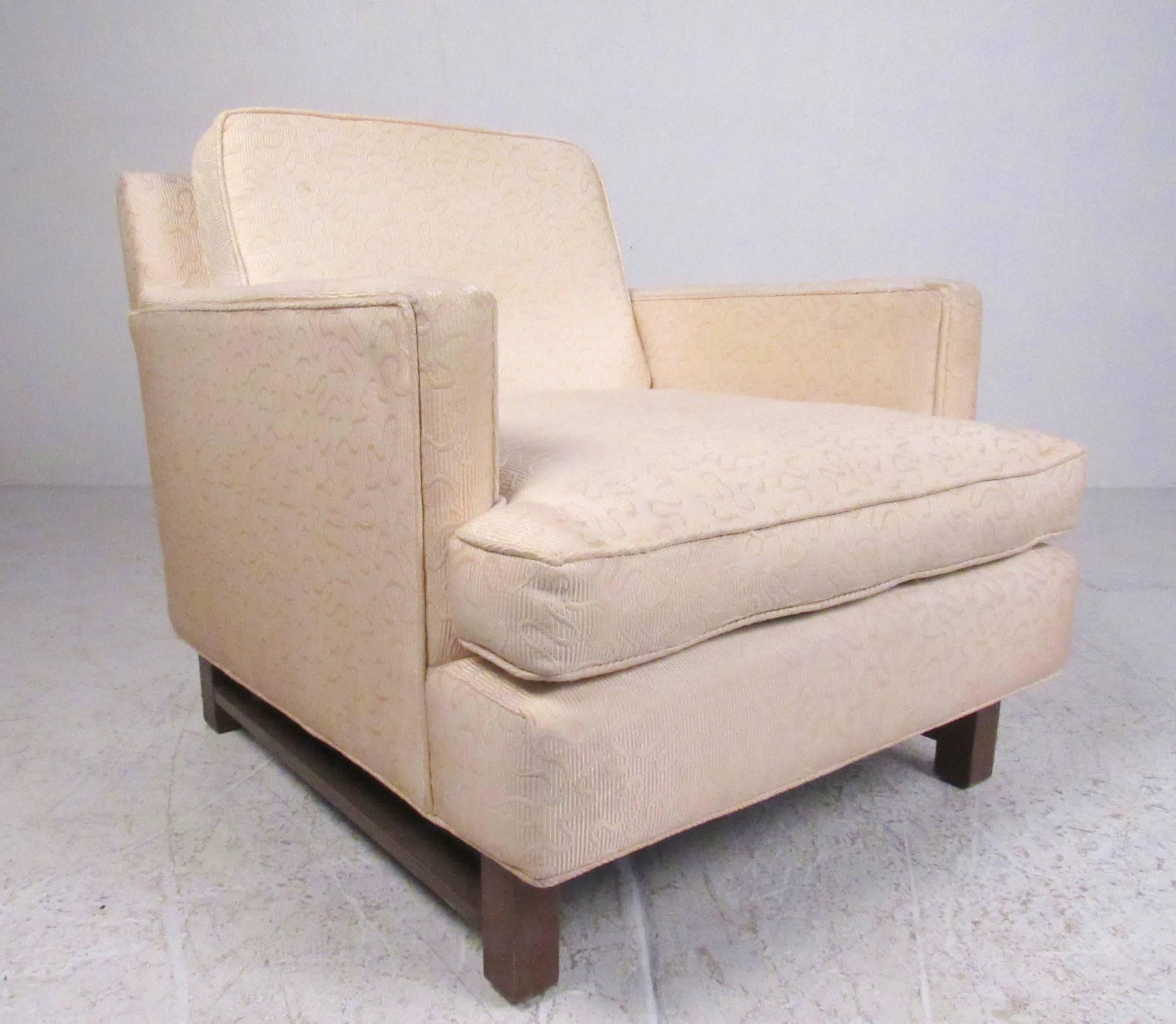 Mid-Century Modern Paire de fauteuils de salon vintage modernes et vintage de style Dunbar en vente