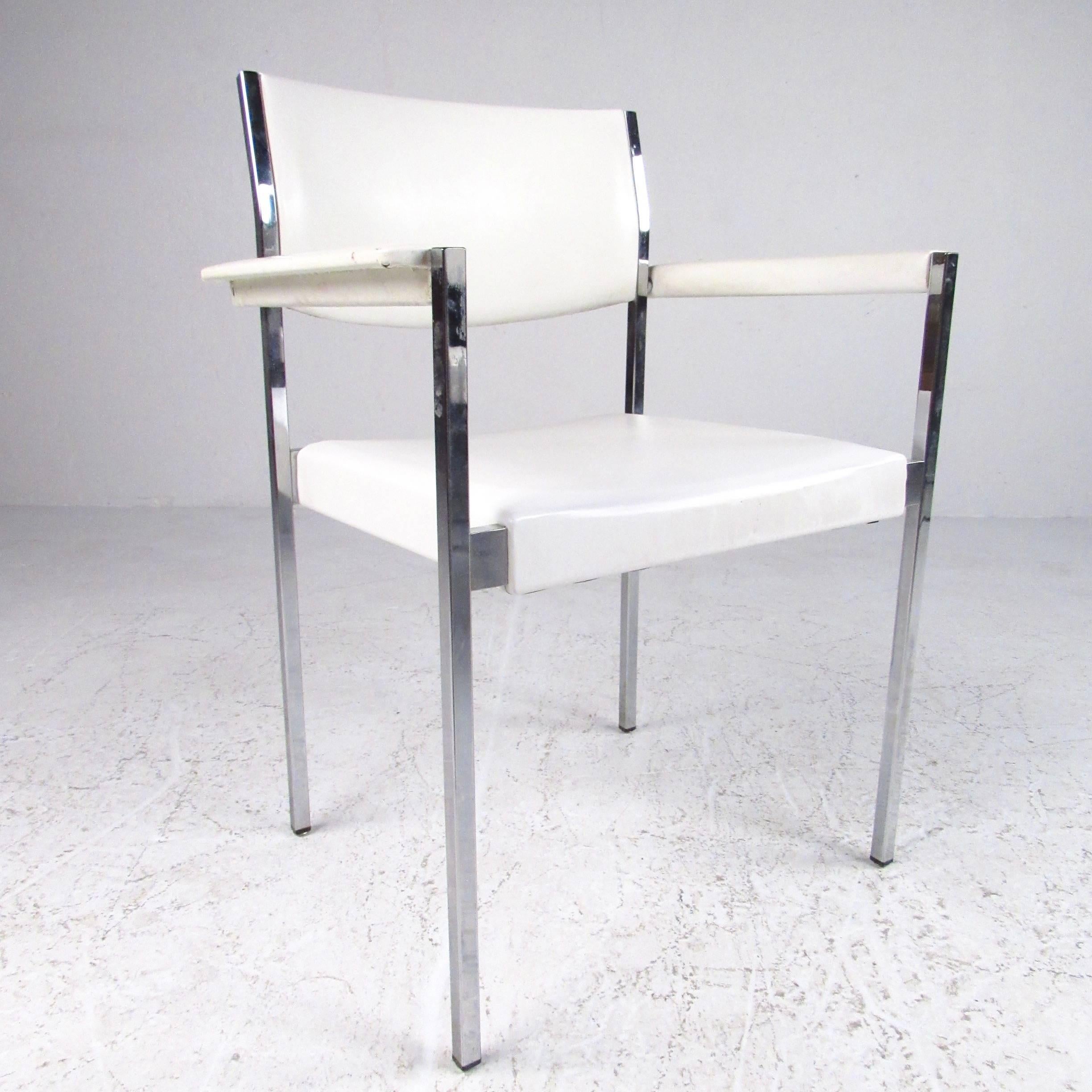 Set of Mid-Century Modern Dining Chairs by John Stuart Inc In Good Condition In Brooklyn, NY