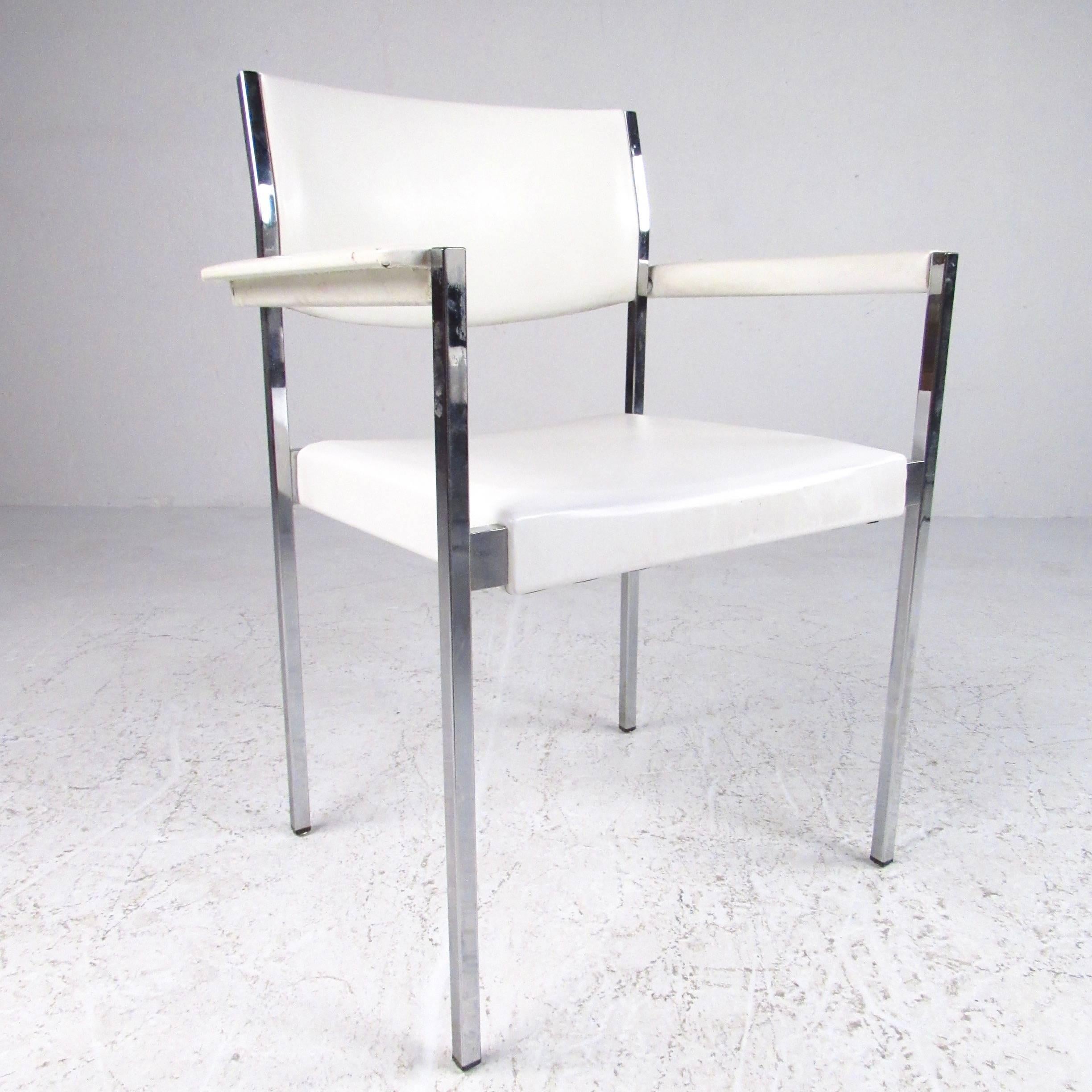 Set of Mid-Century Modern Dining Chairs by John Stuart Inc In Good Condition In Brooklyn, NY