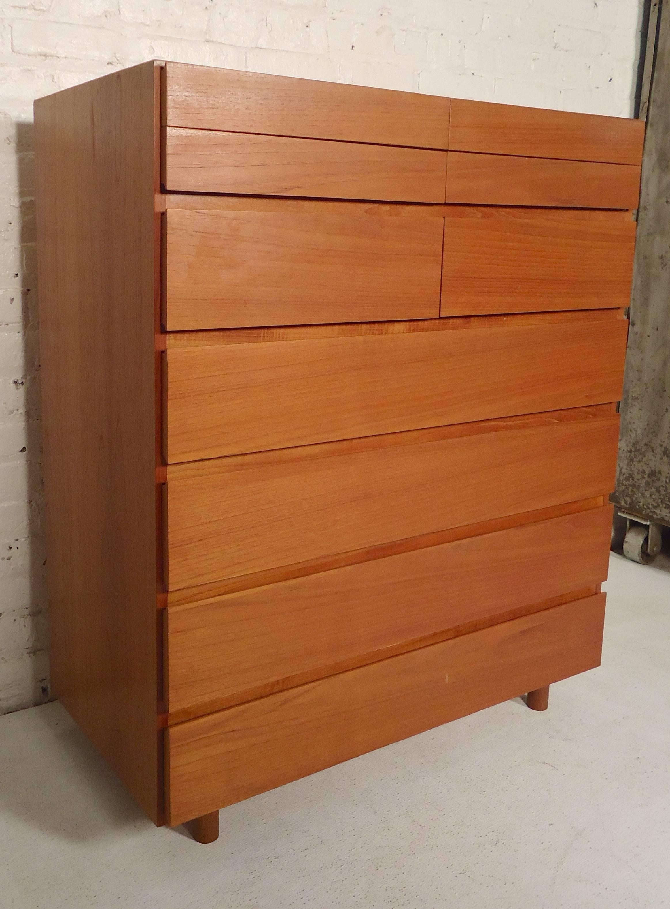 Mid-Century Modern chest of drawers in teak grain wood. Ten total drawers with simple lines and modern style.

(Please confirm item location - NY or NJ - with dealer).
 
