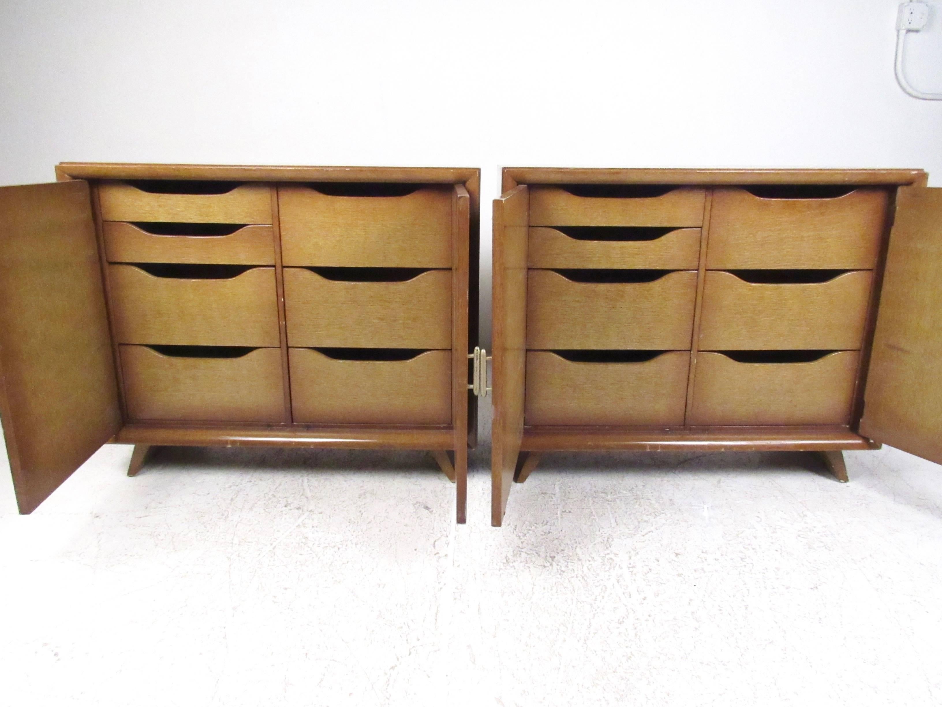 Pair of Vintage Modern Tommi Parzinger Bedroom Chests 4