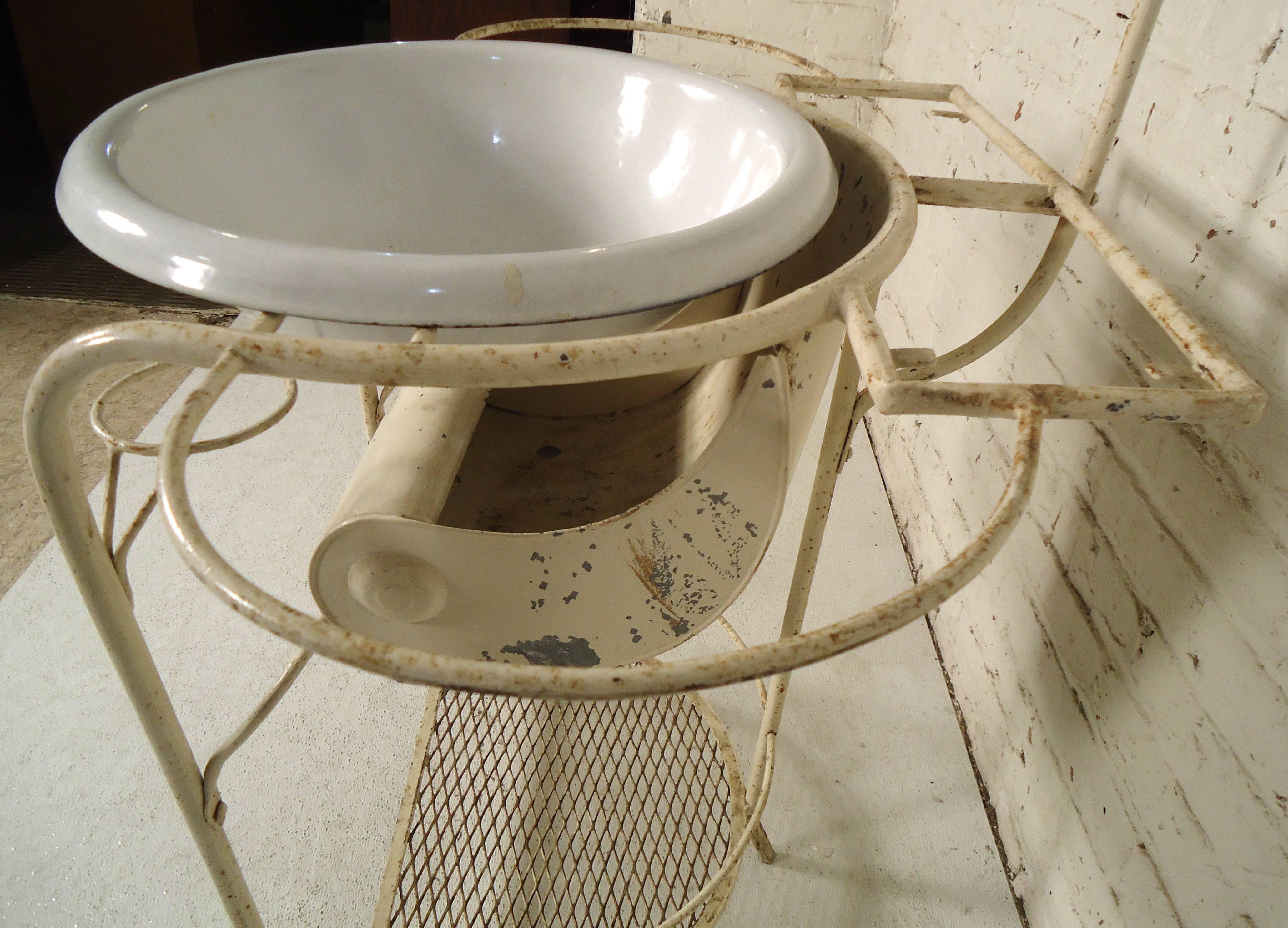 Vintage Industrial Victorian Wash Stand In Good Condition In Brooklyn, NY