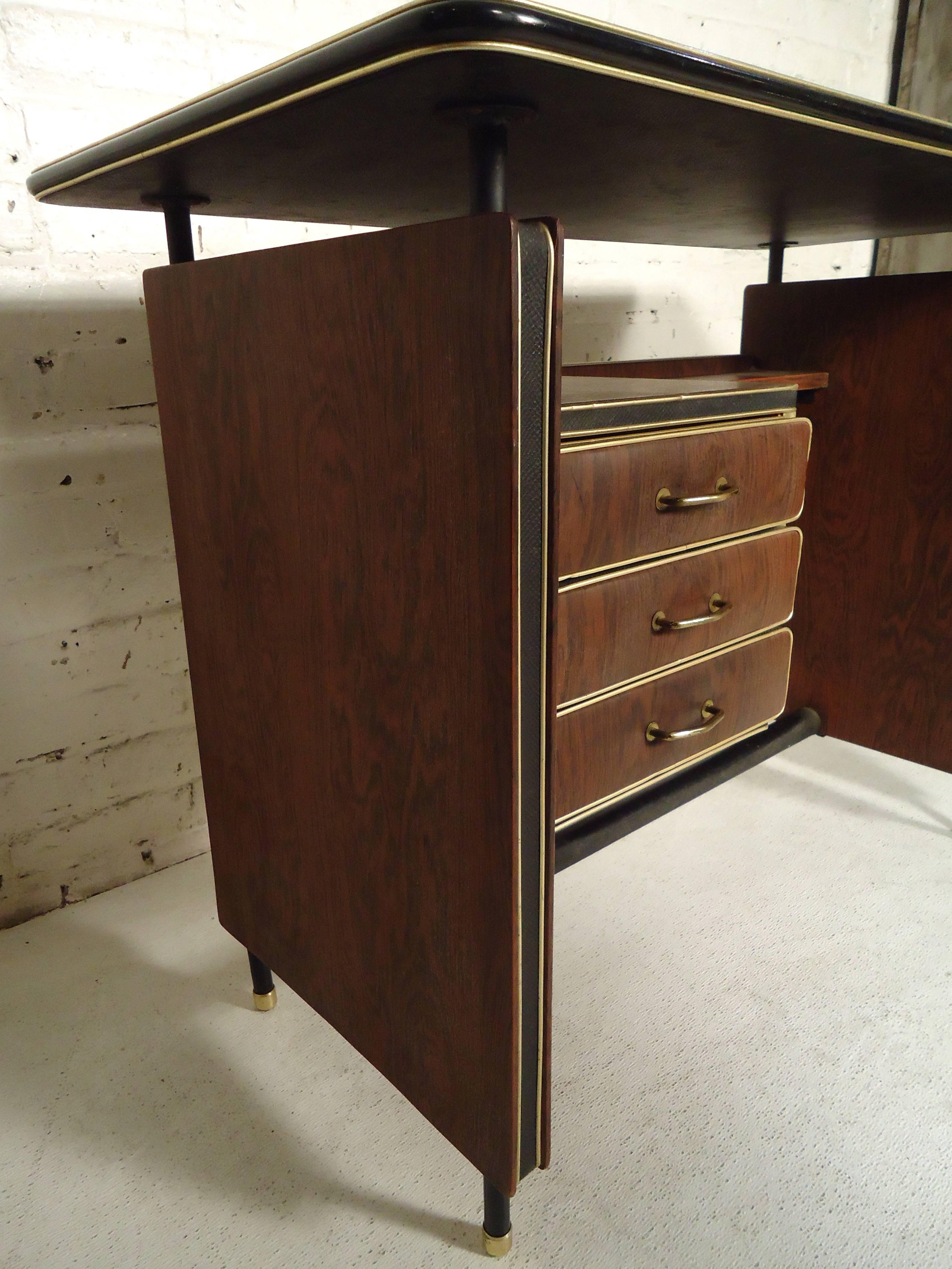 Vintage Modern Italian Desk and Chair  1