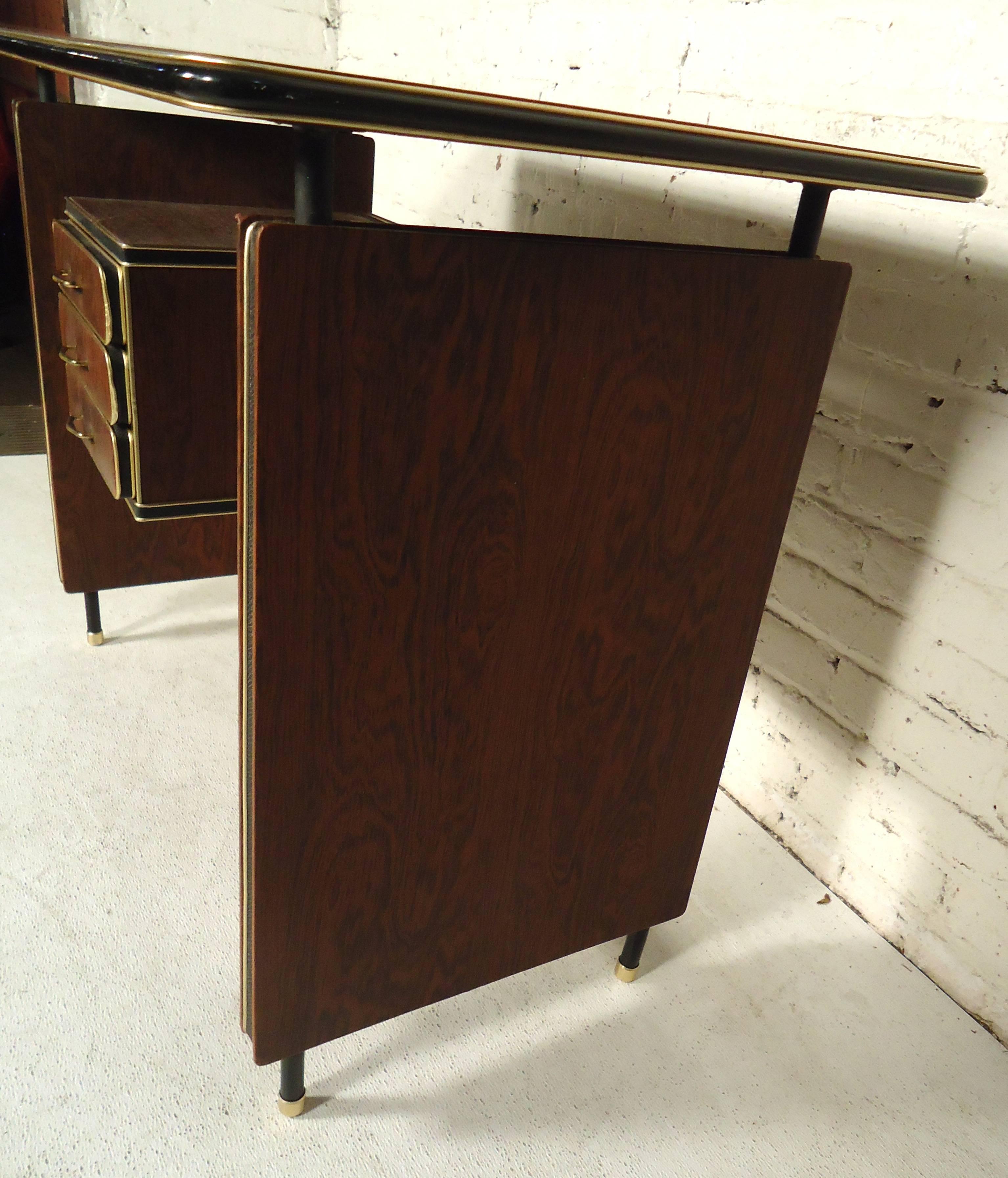 Vintage Modern Italian Desk and Chair  In Good Condition In Brooklyn, NY