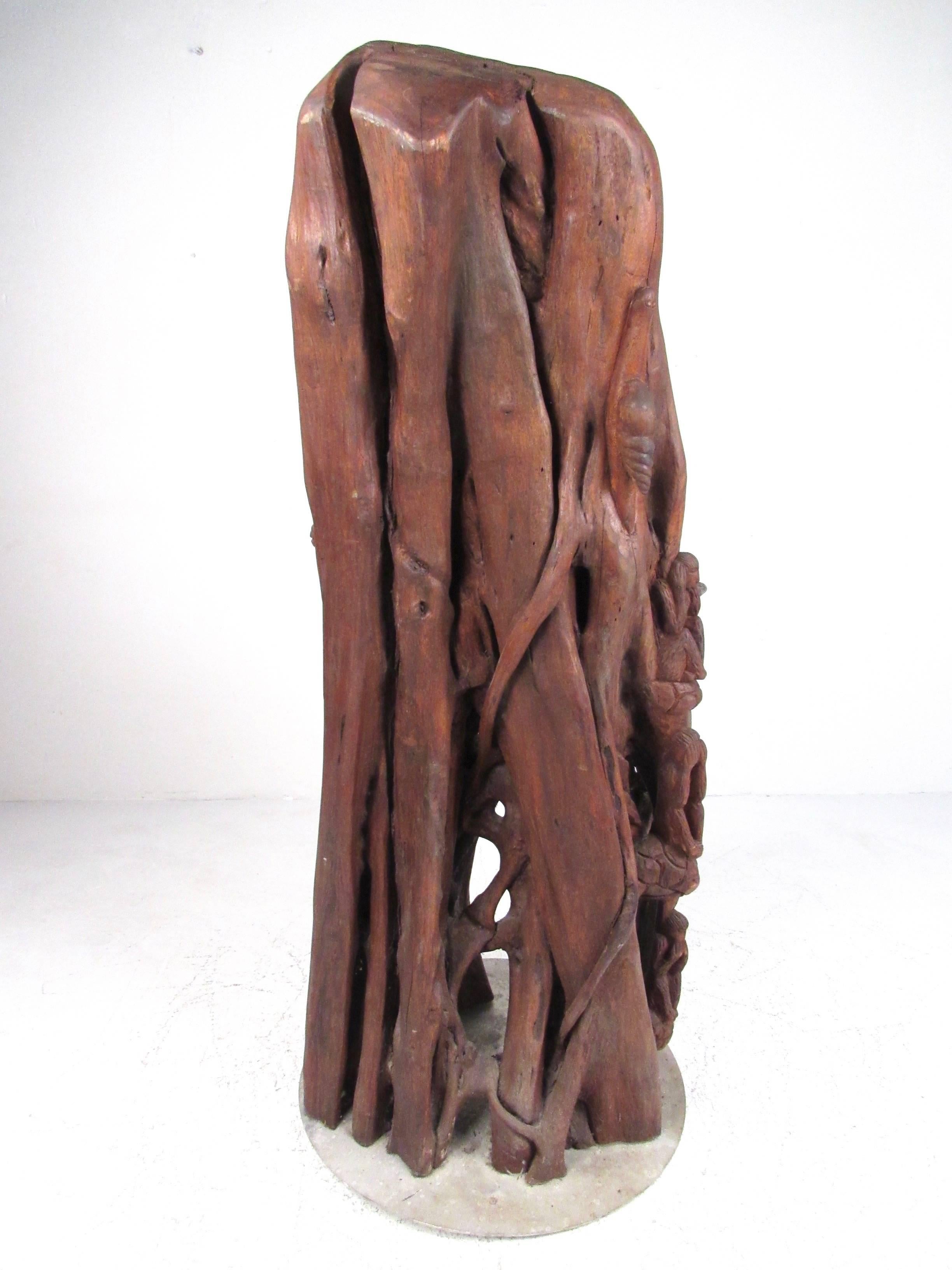 Tribal Impressionnant tronc d'arbre sculpté à bord vif, art tribal africain en vente