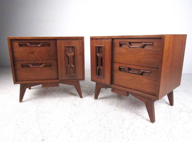 Stylish Vintage Walnut Bedroom Suite with Sculpted Front Detail For ...