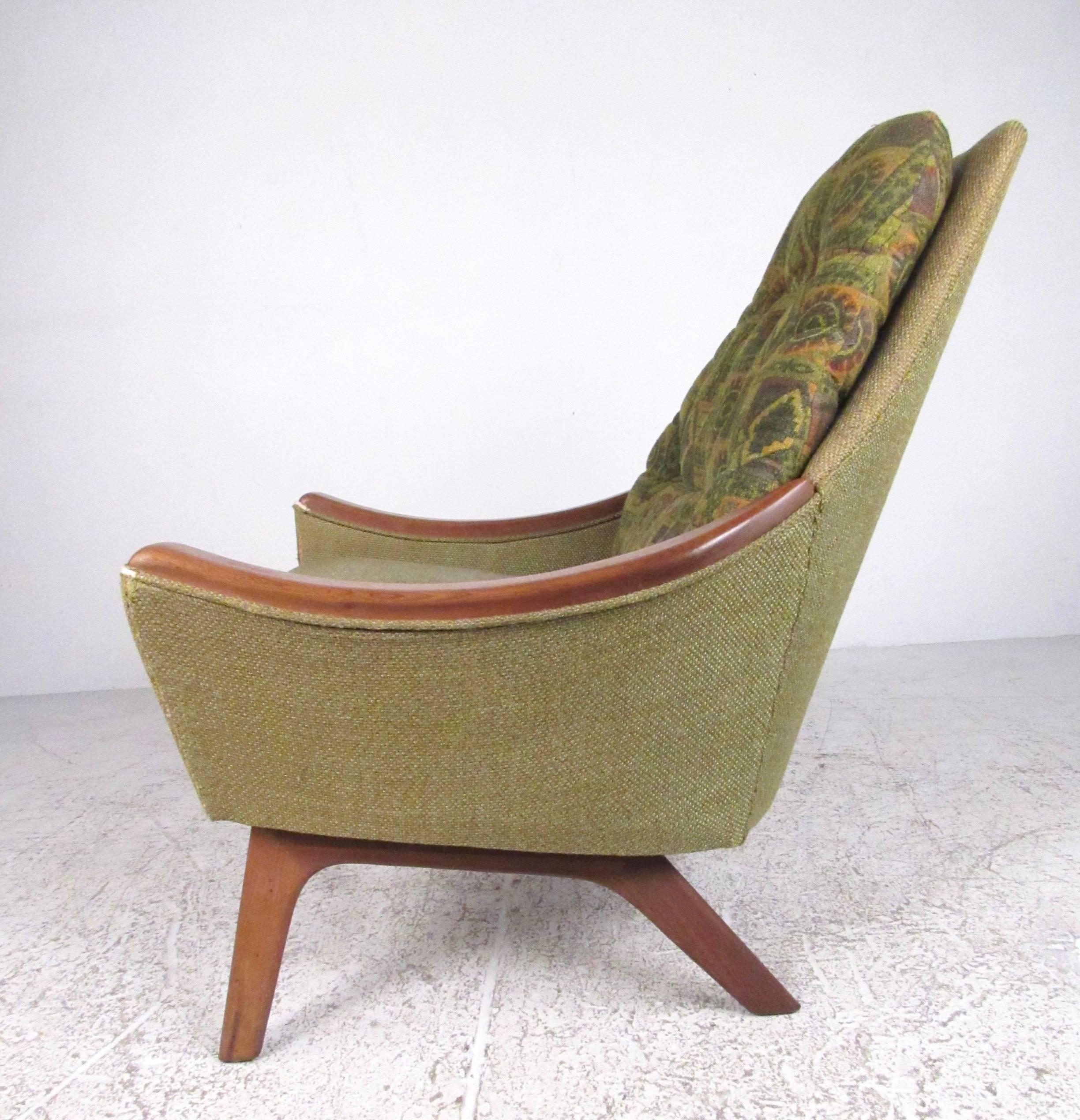 Mid-Century Modern Armchair in the Style of Adrian Pearsall In Good Condition In Brooklyn, NY
