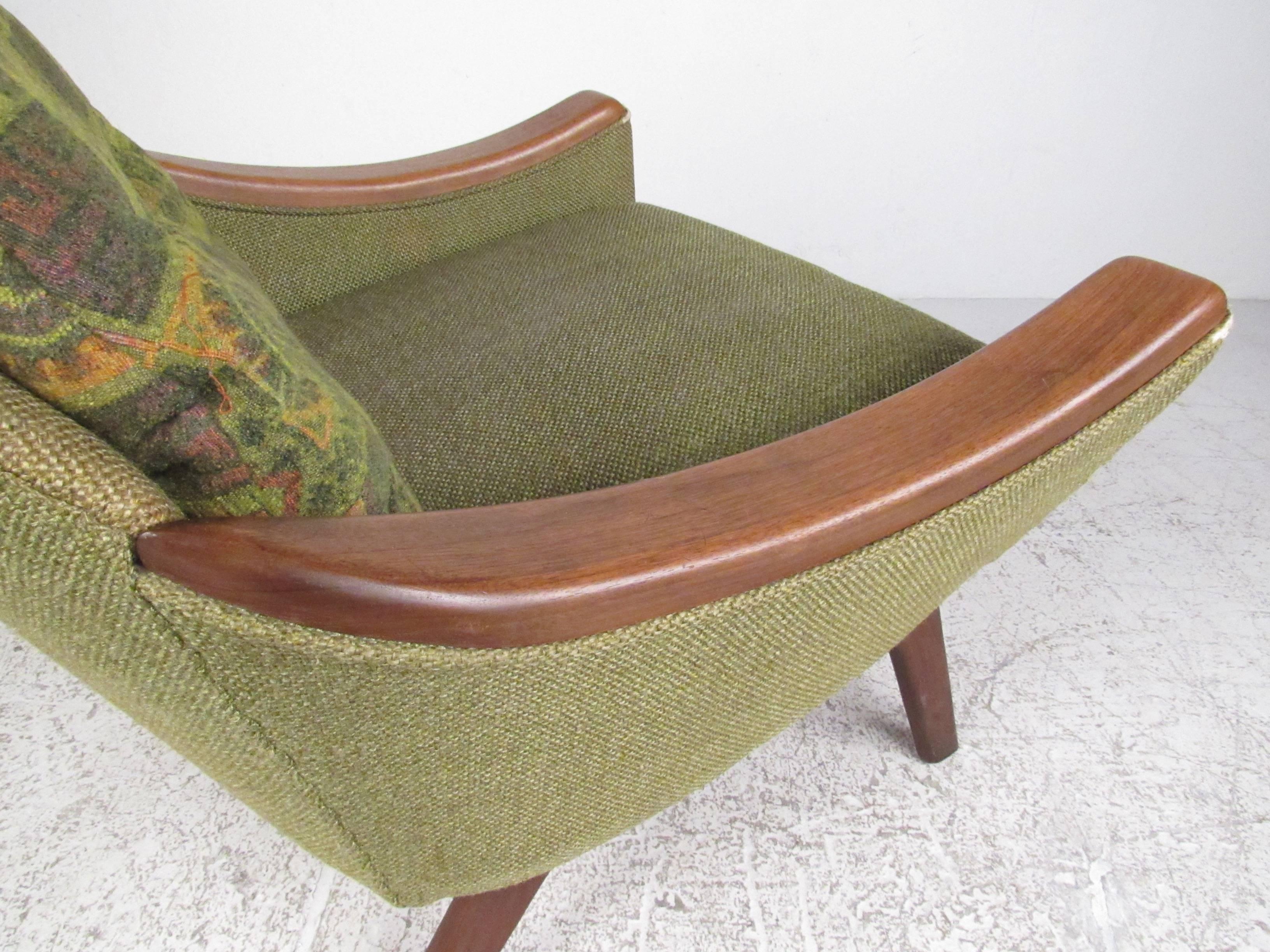 Mid-Century Modern Armchair in the Style of Adrian Pearsall 2