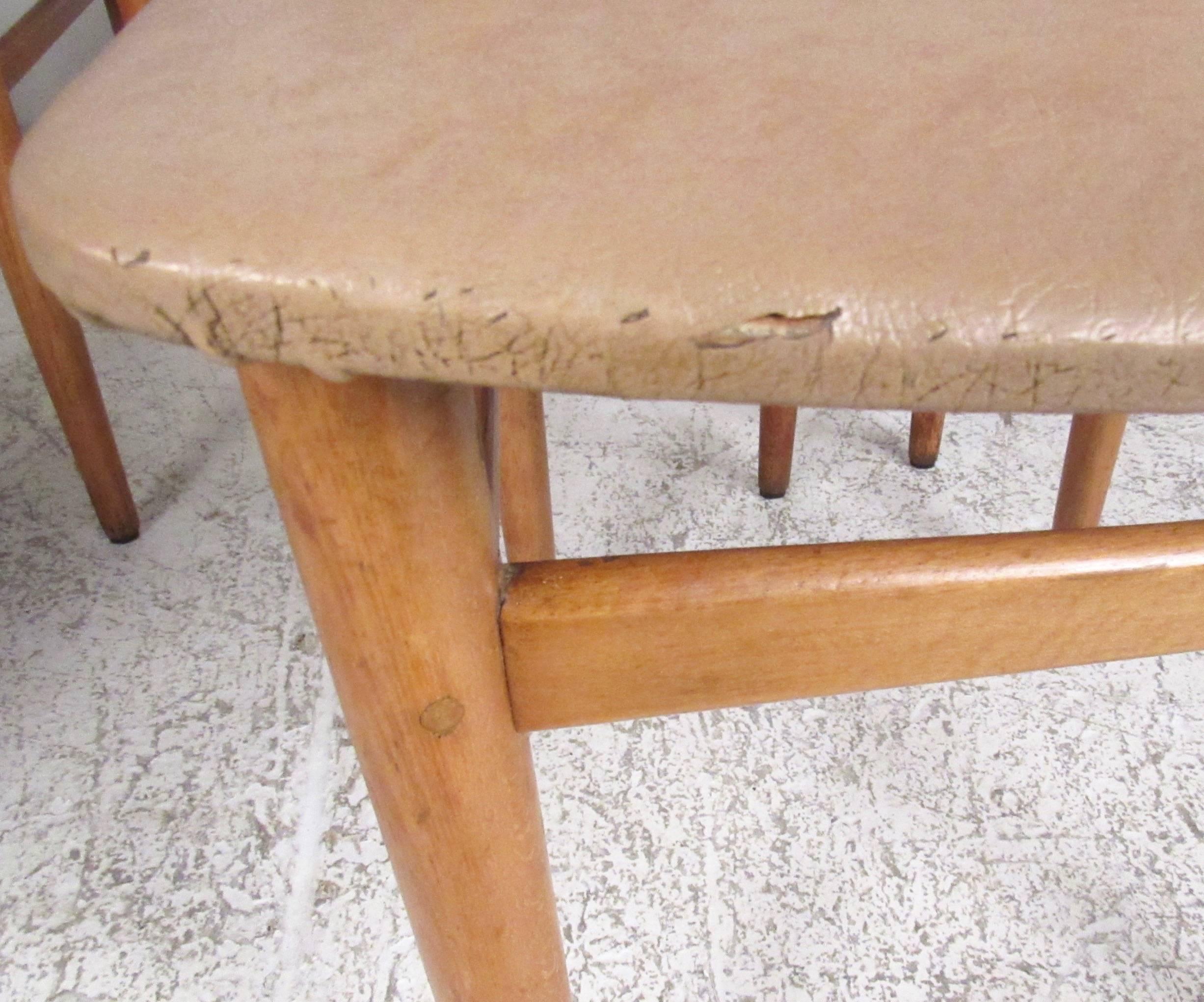Imitation cuir Ensemble de chaises de salle à manger en bentwood de style moderne du milieu du siècle dernier en vente