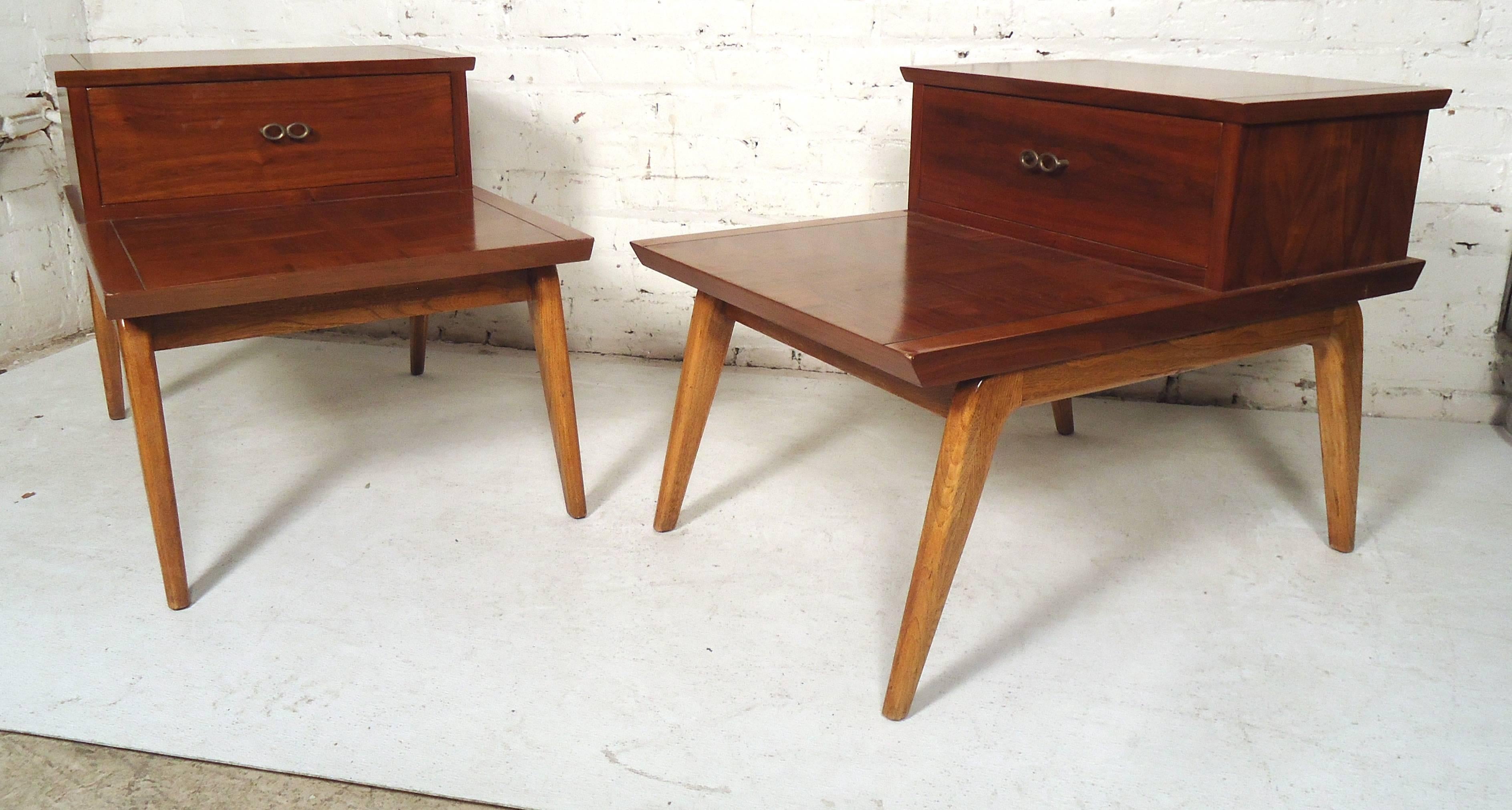 Elegant Mid-Century Modern end tables by Lane feature a unique design top, a drawer each with metallic pulls, and sturdy oak legs.

Please confirm item location (NY or NJ).
 