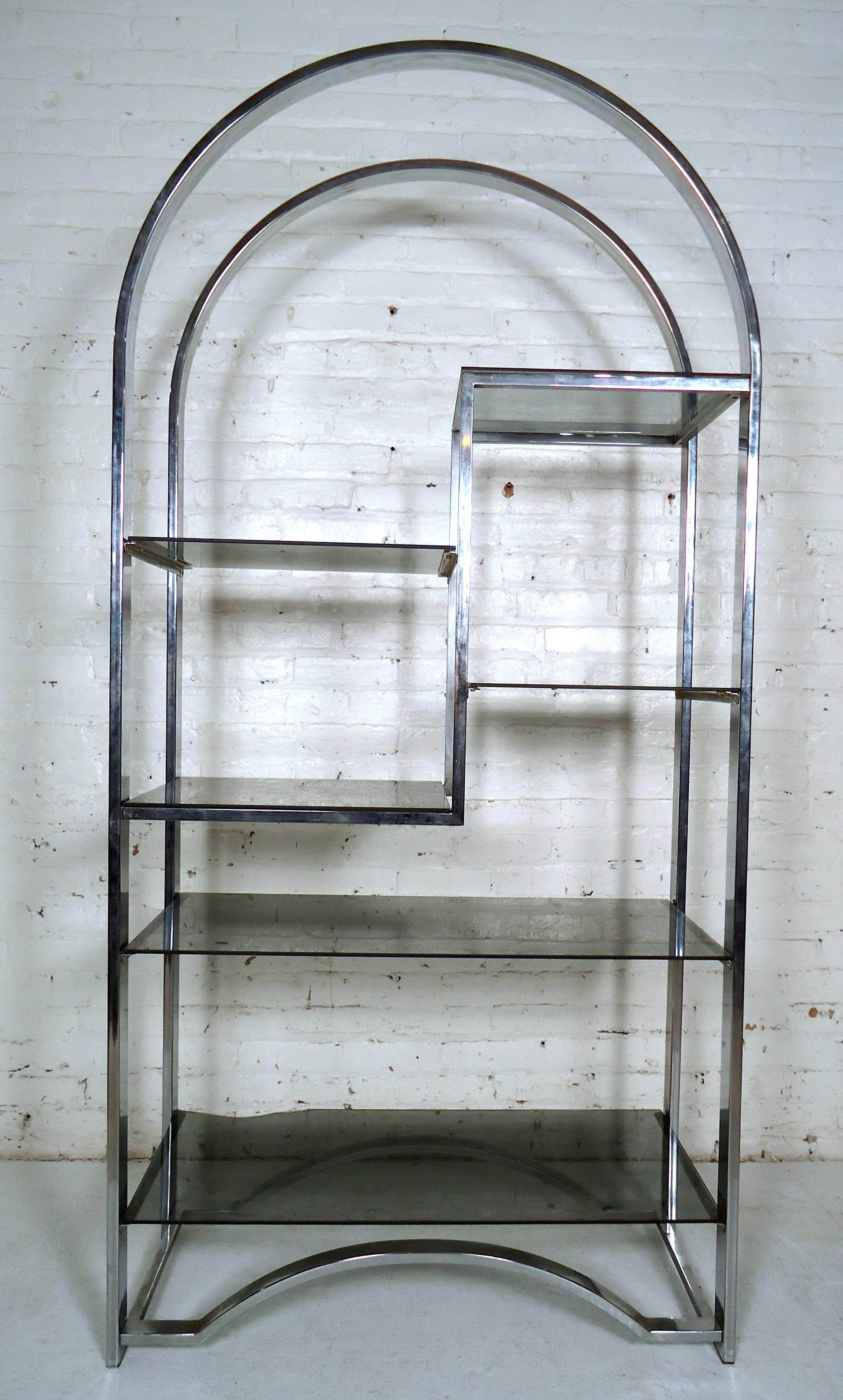Striking arched chrome midcentury etagere or bookcase in the style of Milo Baughman features smoked glass shelving.

Please confirm item location (NY or NJ).
 