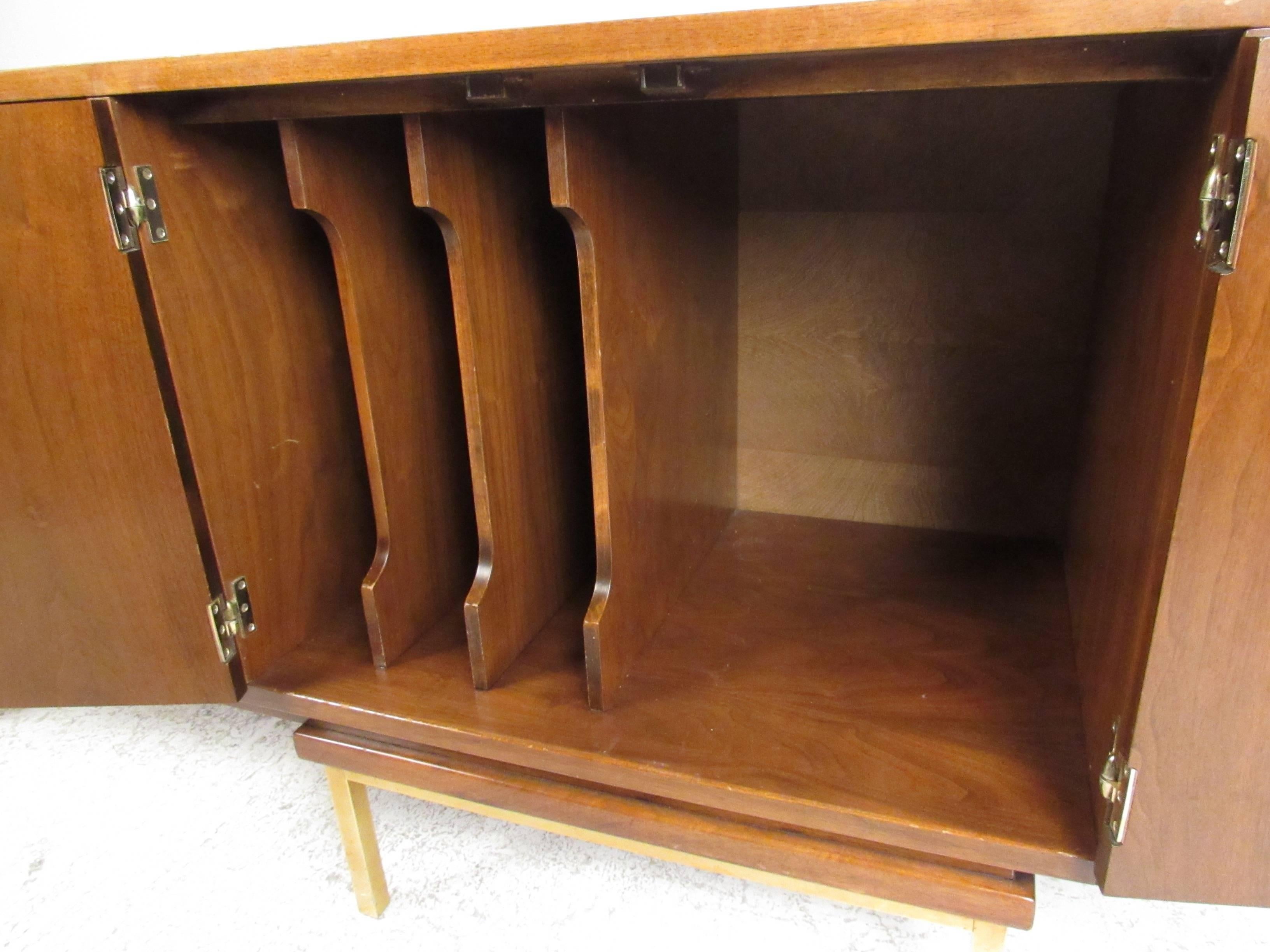 American Modern Walnut Sideboard or Record Cabinet by American of Martinsville In Good Condition For Sale In Brooklyn, NY