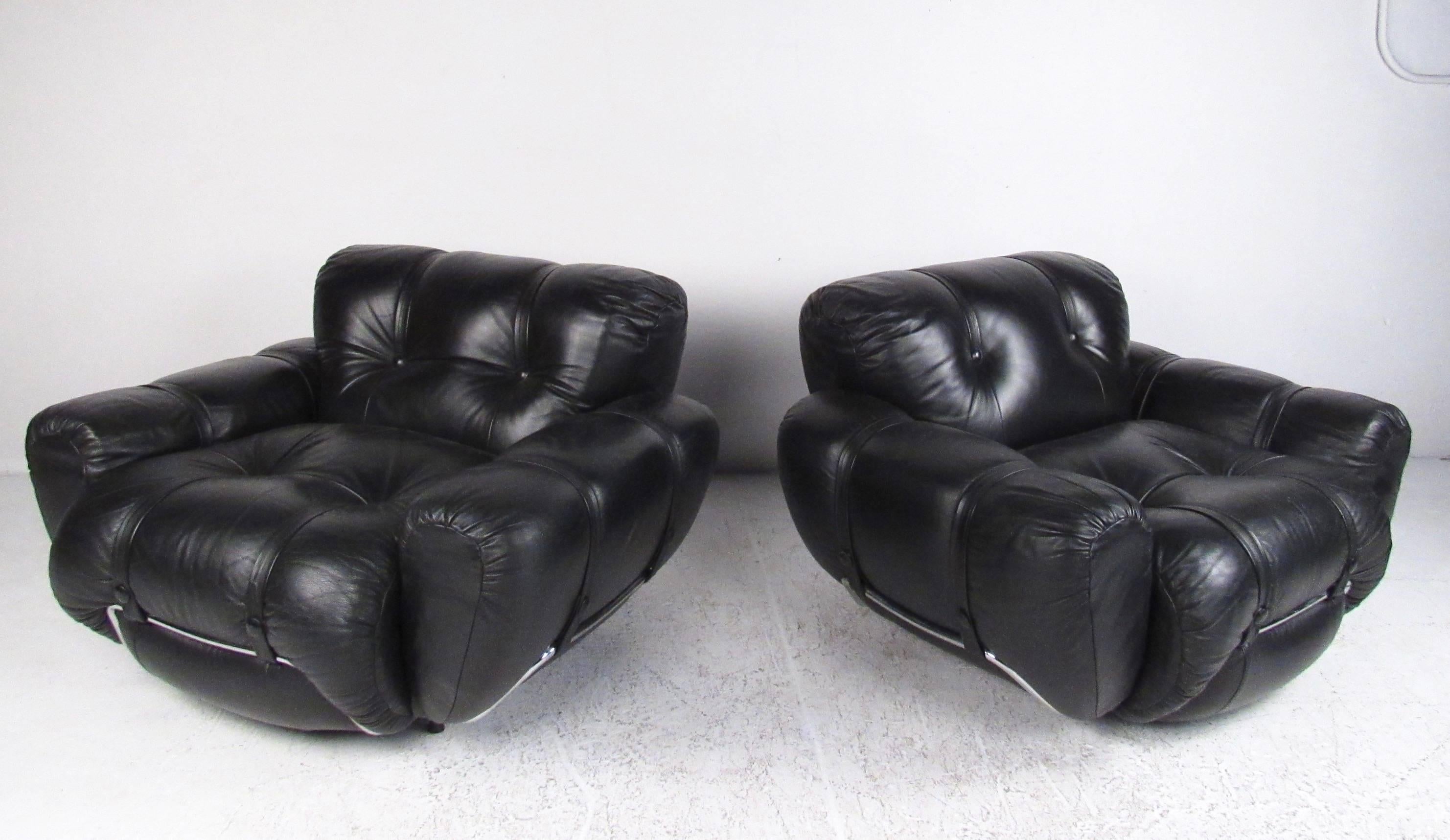 Mid-Century Modern Pair of Italian Modern Tufted Leather Club Chairs