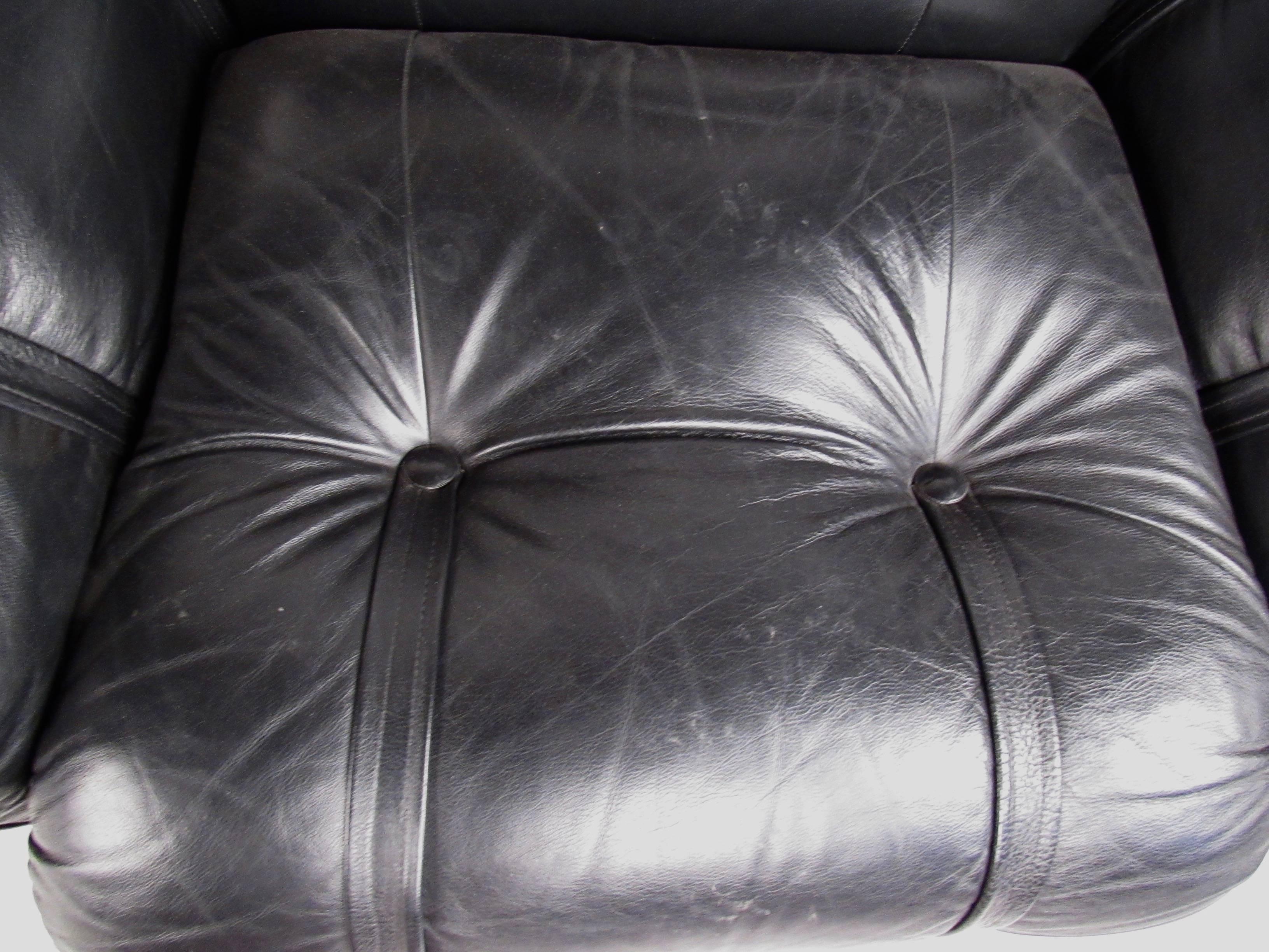 Pair of Italian Modern Tufted Leather Club Chairs 2