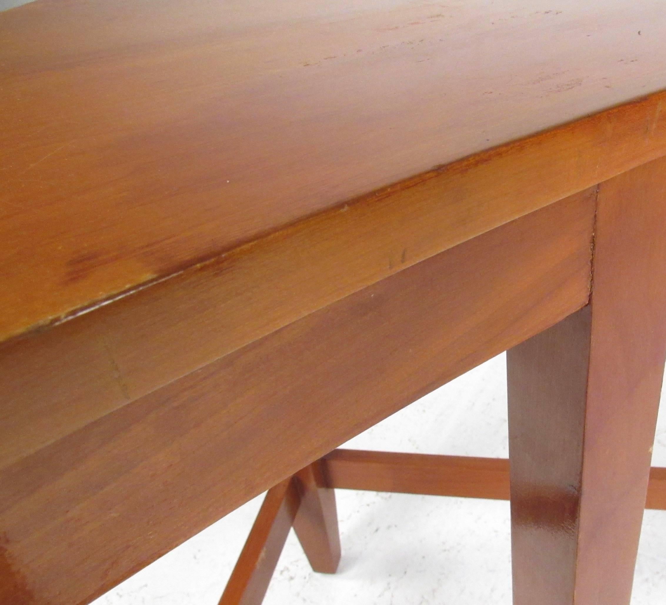 20th Century Vintage Modern Pinewood Corner Table For Sale