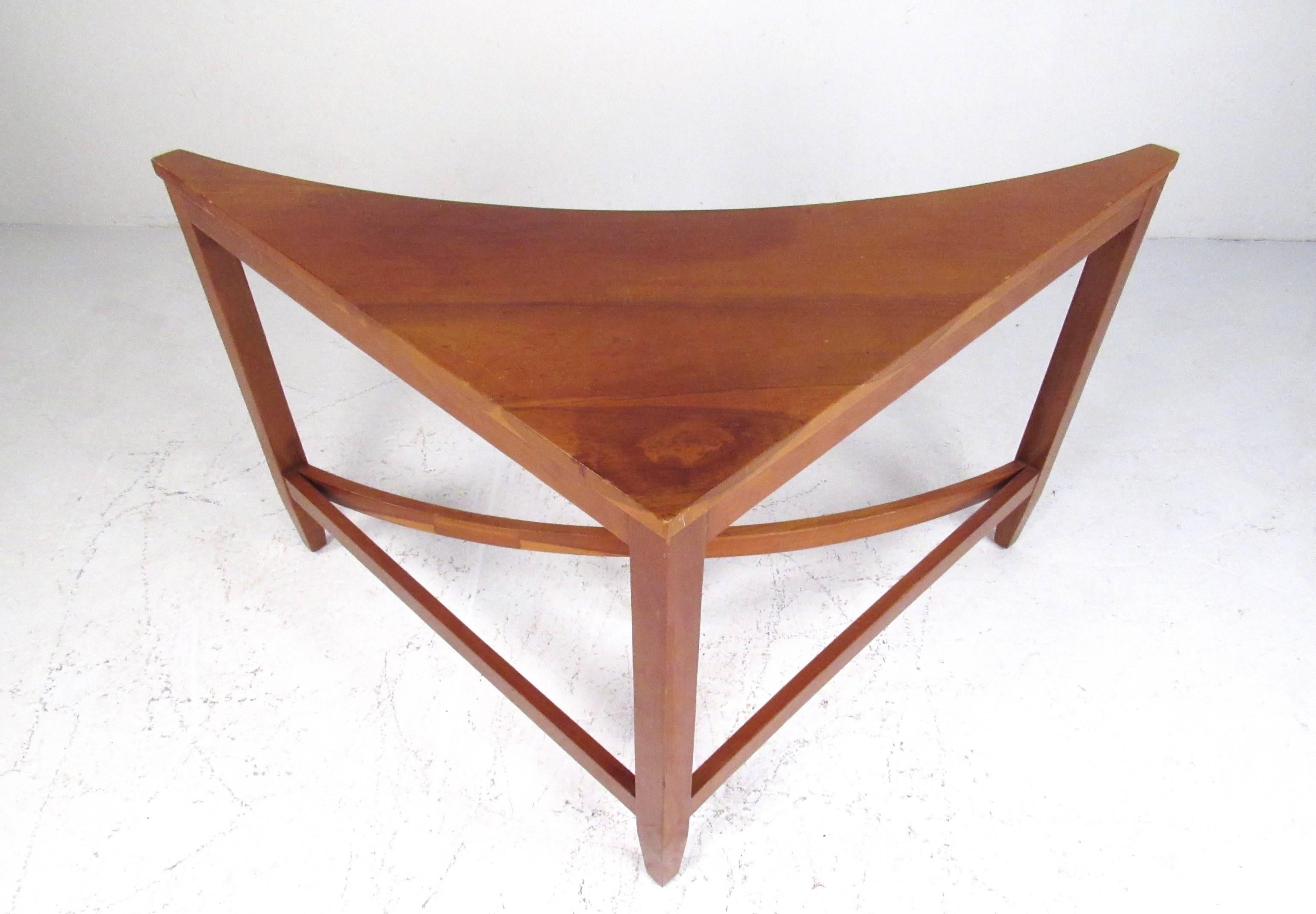 corner table pinewood