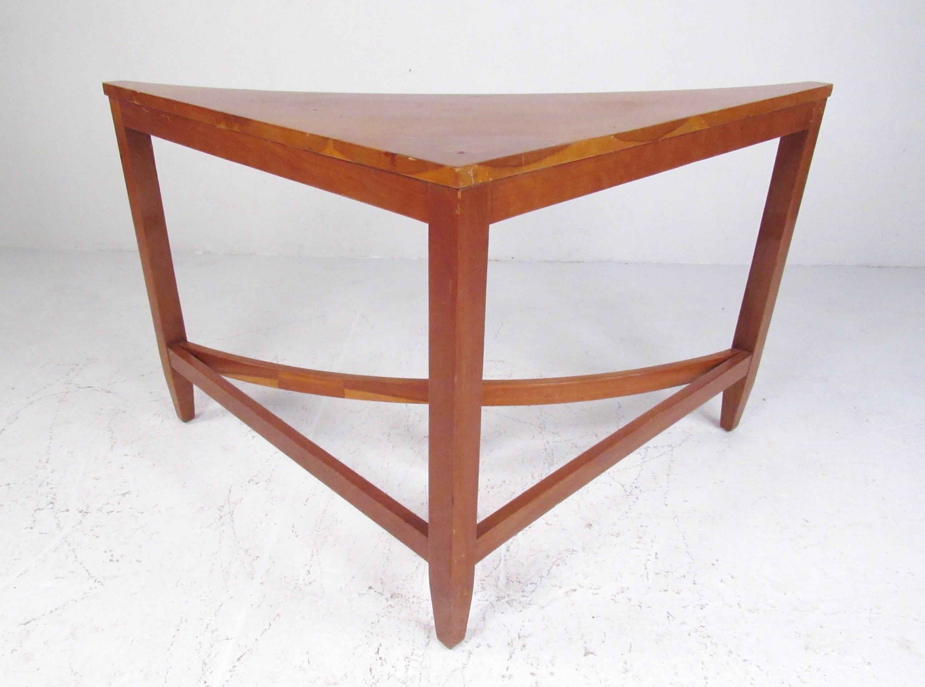 This stylish vintage corner table features triangular design with bentwood stretchers and natural wood finish. Unique table makes the perfect addition to home or office seating area. Please confirm item location (NY or NJ). 