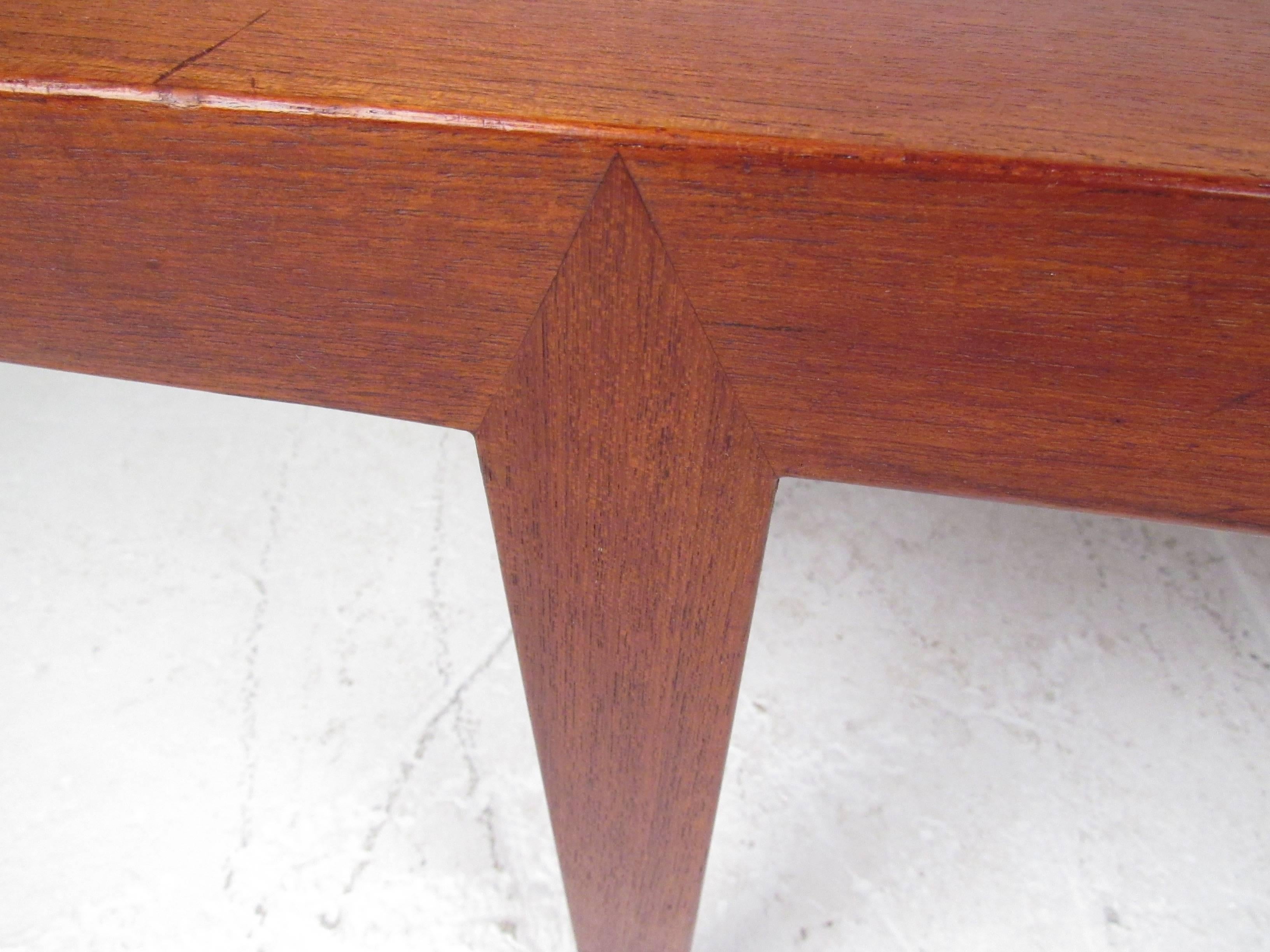 Table basse scandinave moderne en teck en vente 2