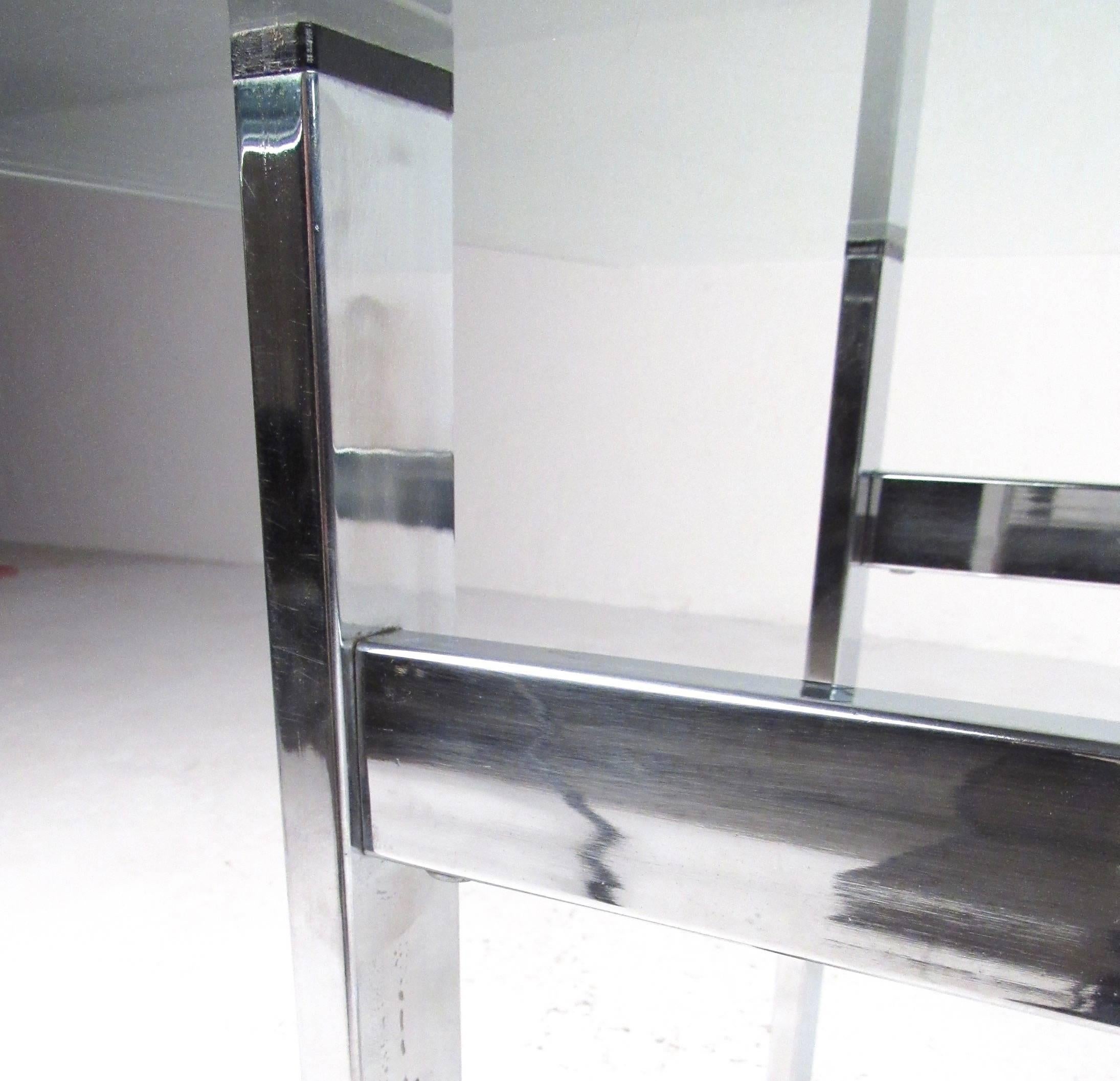 20th Century Pair of Modern Chrome and Glass End Tables For Sale