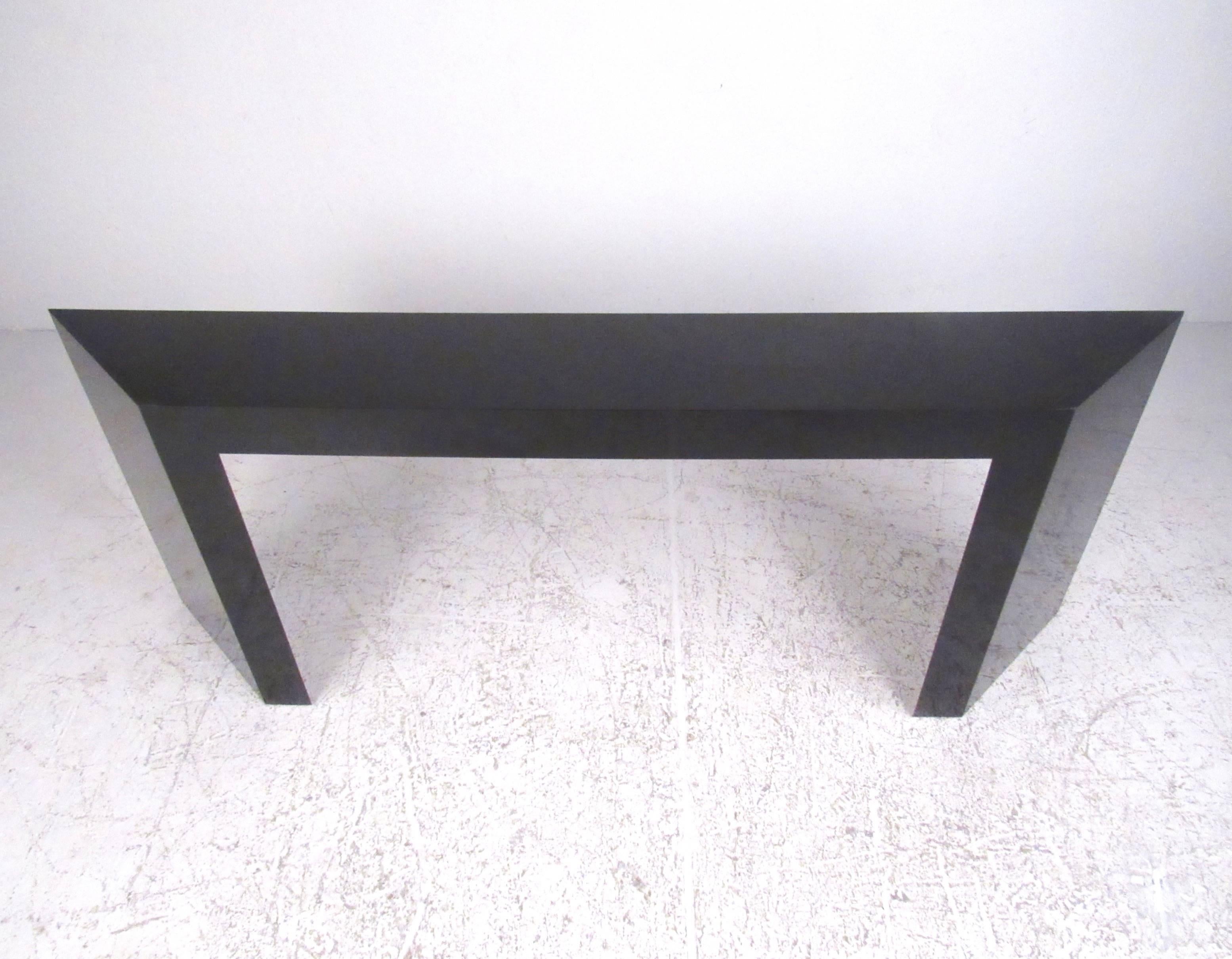 Modern Black Sculptural Console Table In Good Condition In Brooklyn, NY