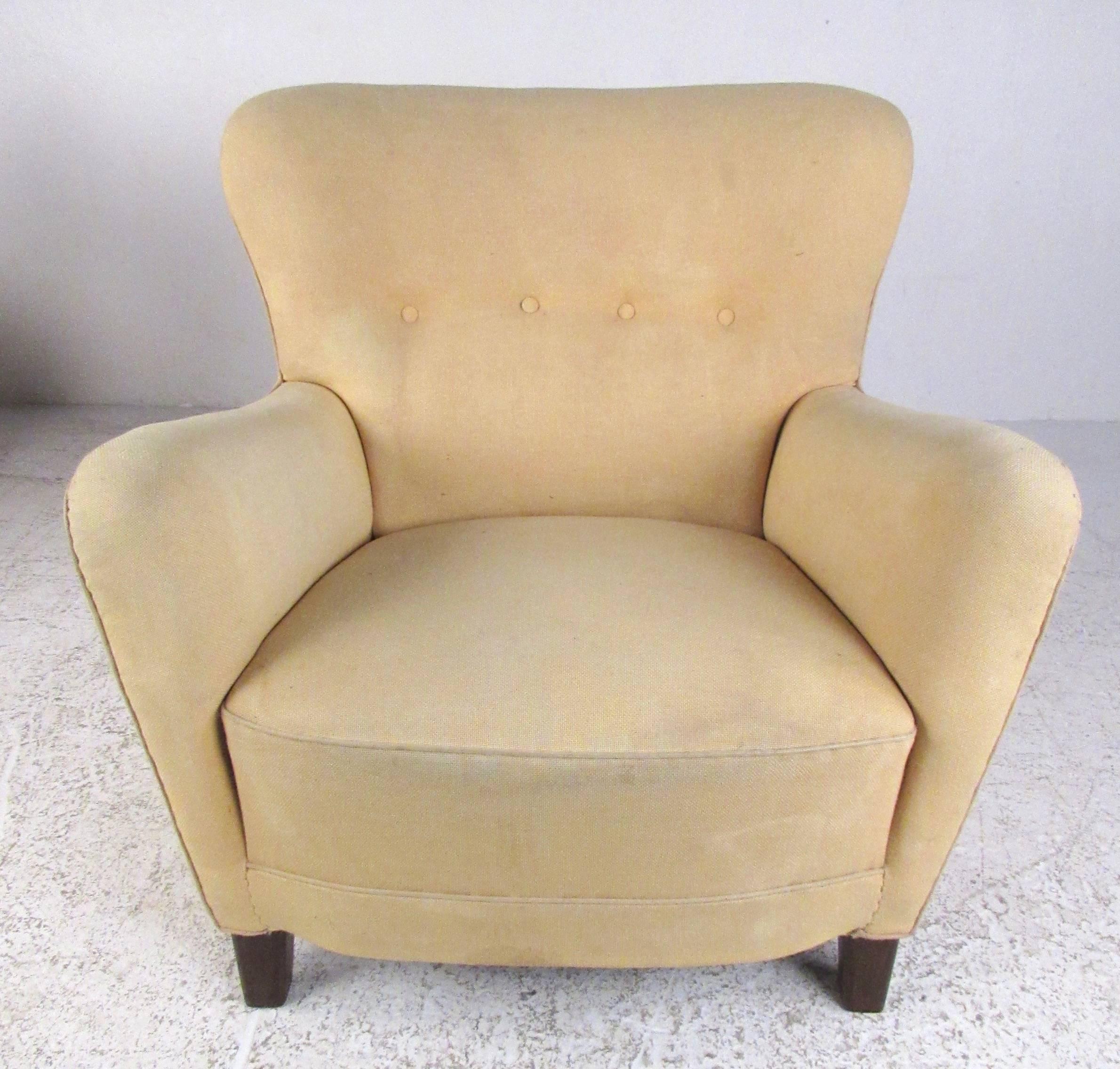 Pair of Art Deco Style Lounge Chairs 1