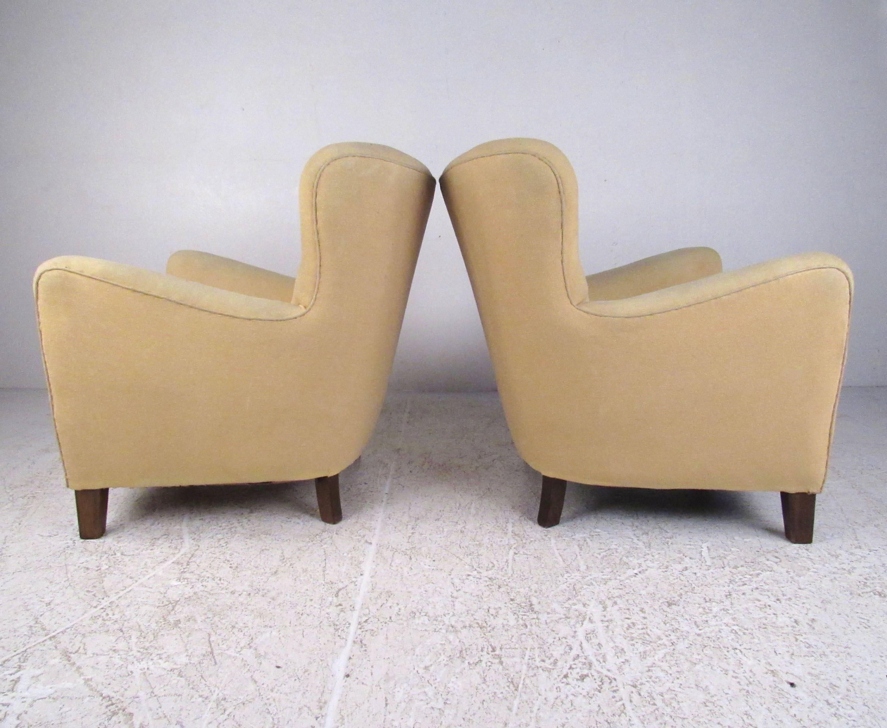 Mid-20th Century Pair of Art Deco Style Lounge Chairs