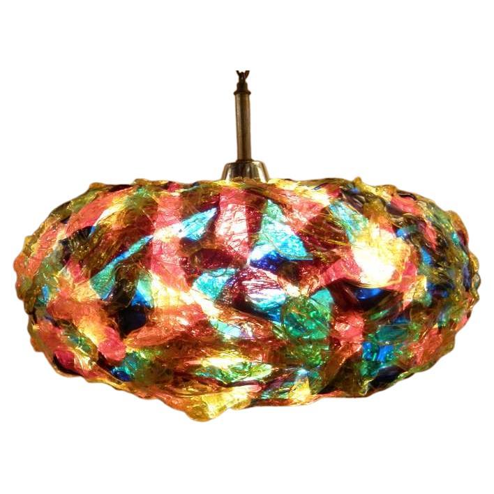 Lampada a sospensione a strisce di lucite colorata in vendita