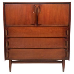 Cómoda Highboy de nogal moderna de mediados de siglo