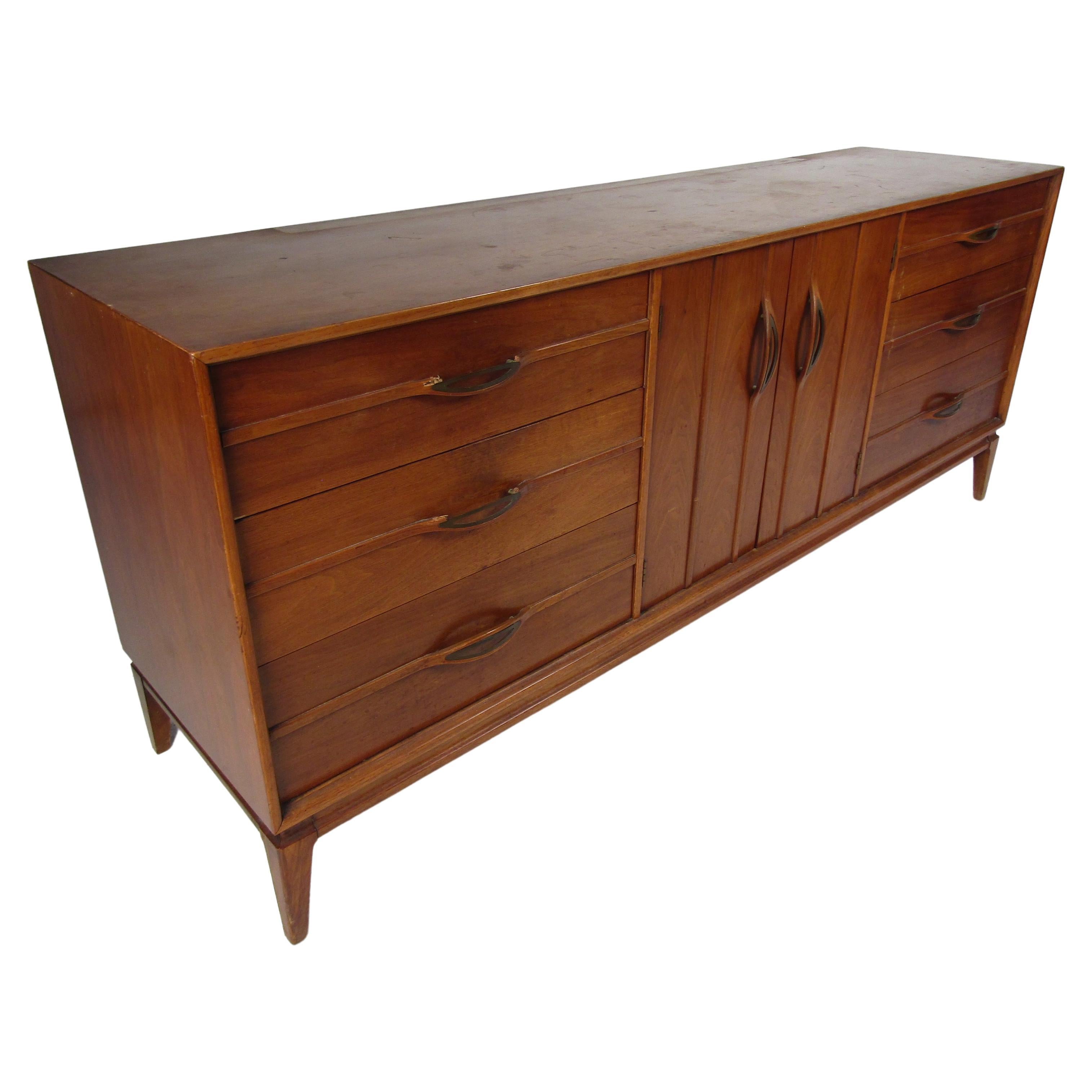 Mid-Century Modern Dresser  For Sale