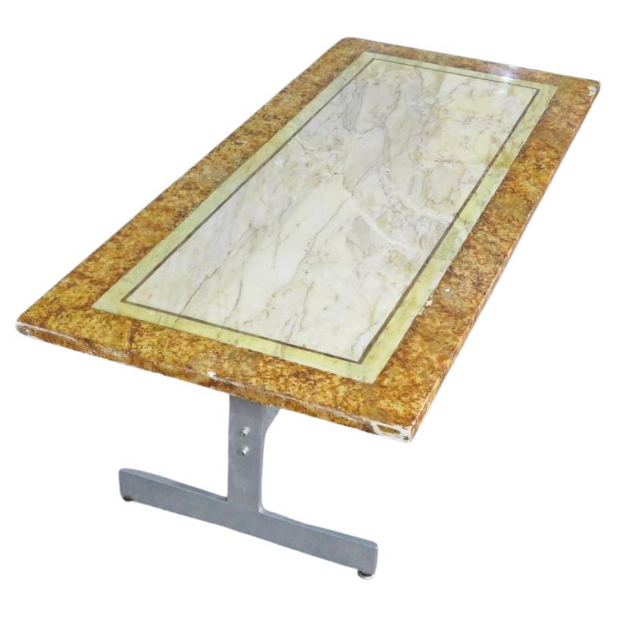 Table basse italienne colorée en marbre et chrome en vente
