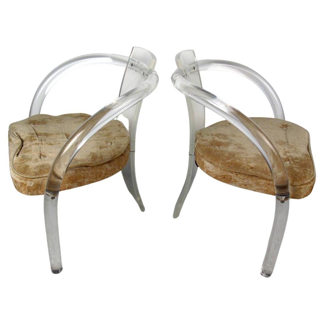 Paire de chaises en lucite mi-siècle moderne avec coussins rembourrés