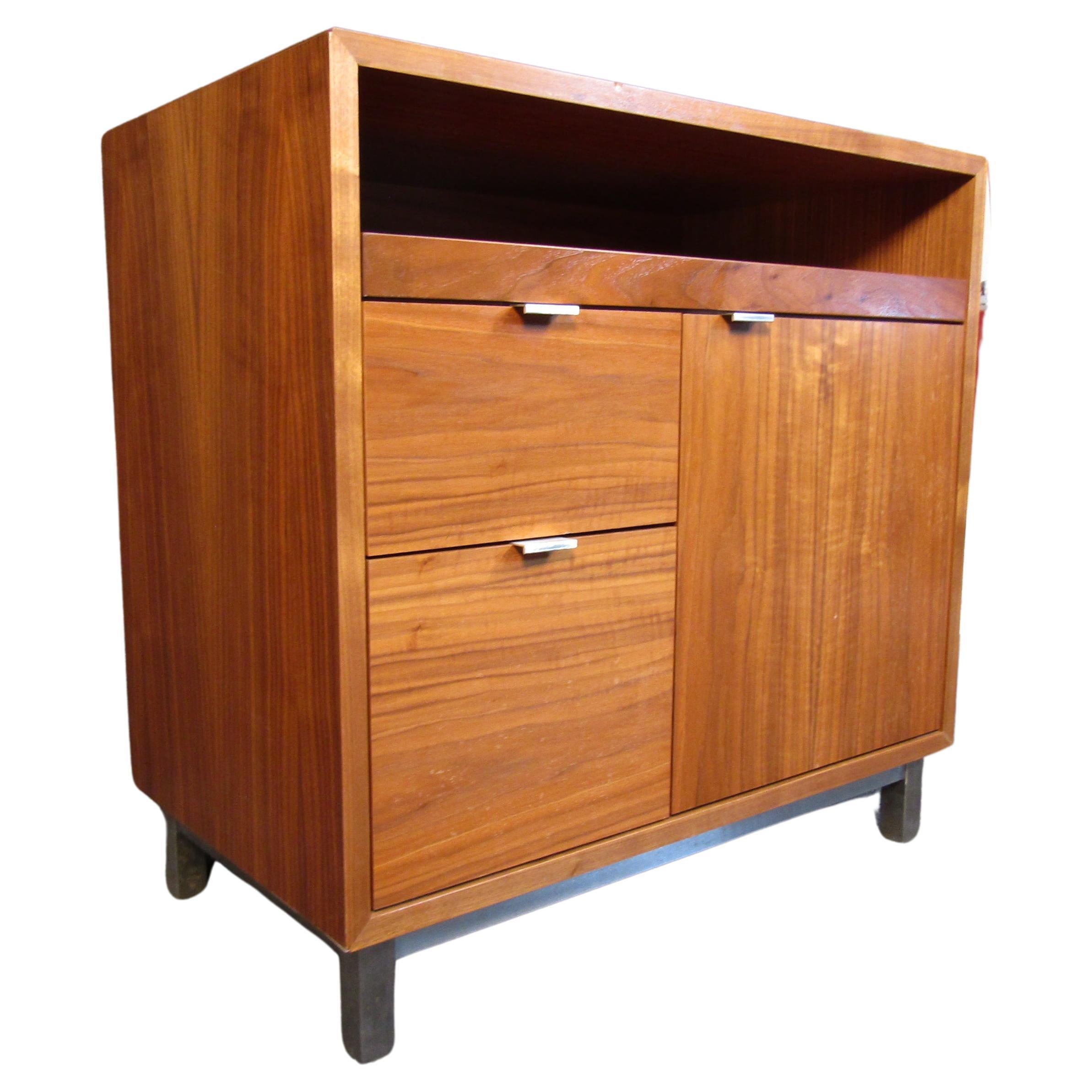 Cabinet de style George Nelson