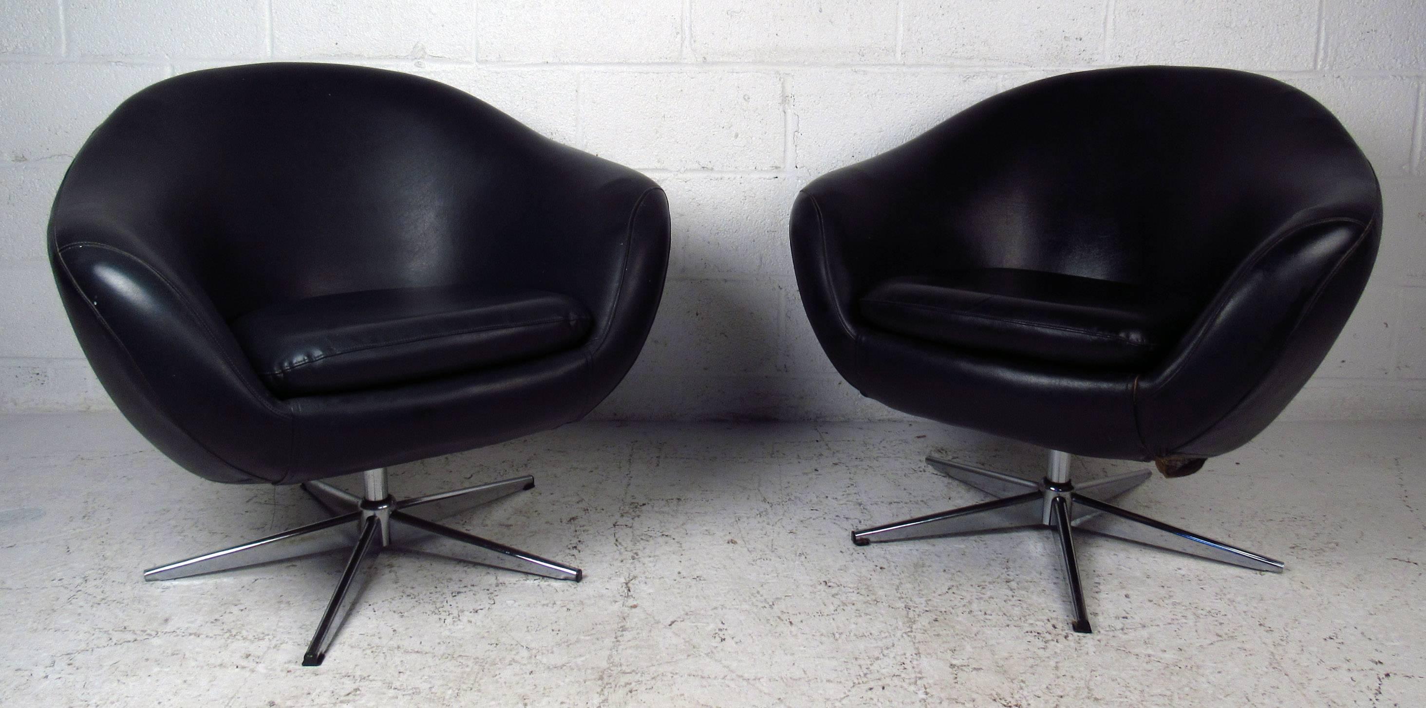 Milieu du XXe siècle Paire de chaises pivotantes Overman Pod en vente