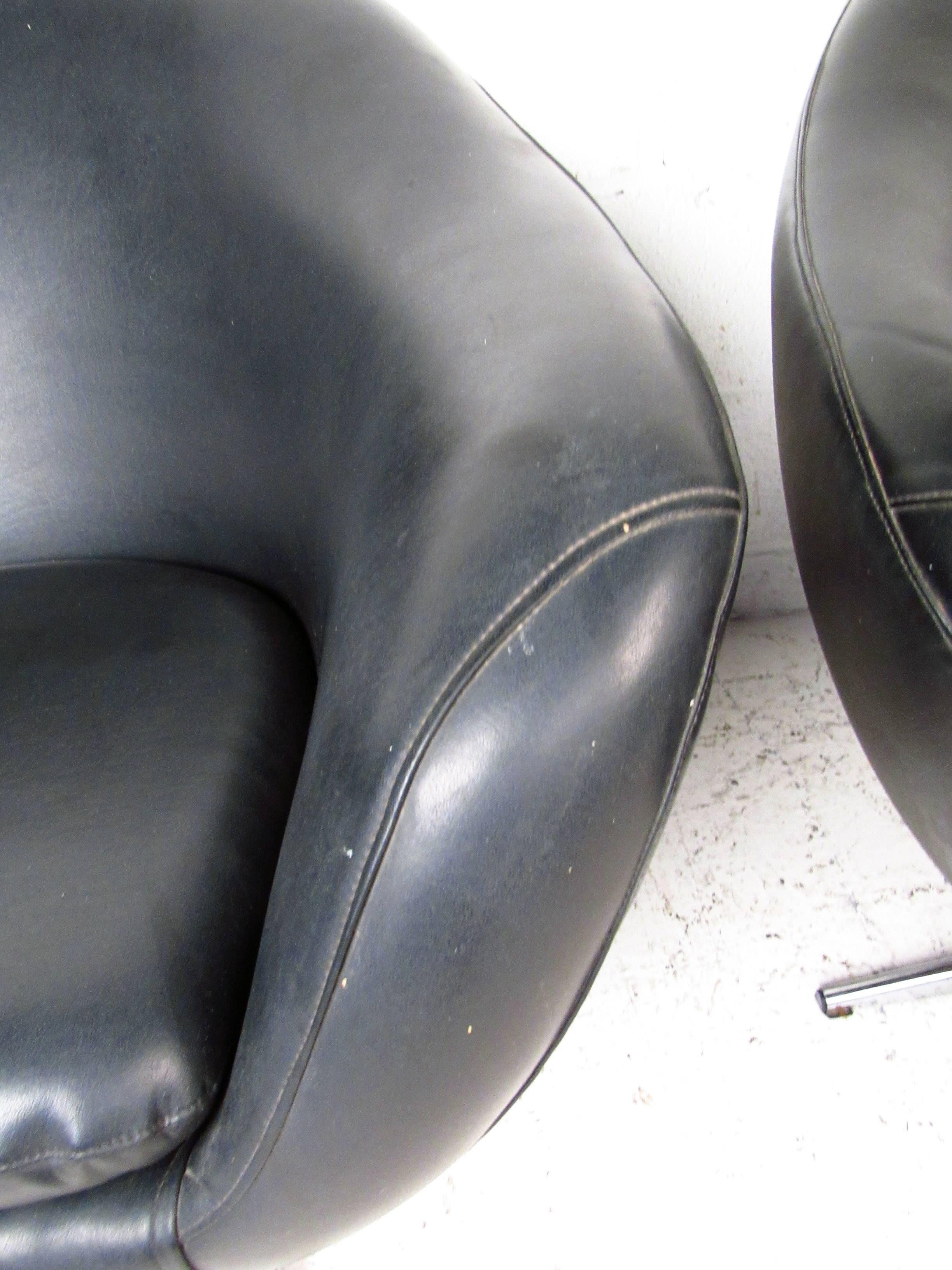 Mid-20th Century Pair of Overman Pod Swivel Chairs For Sale