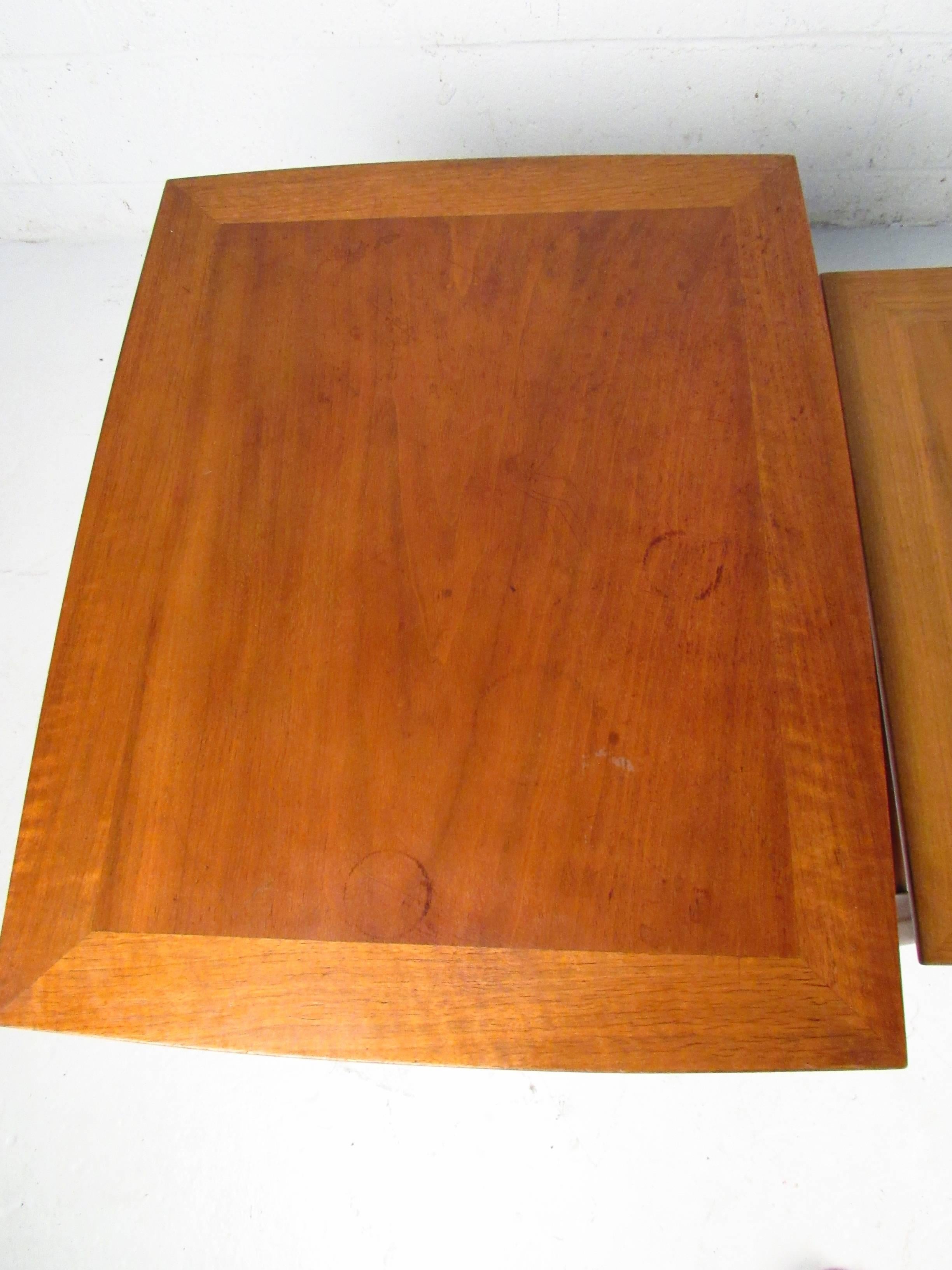 Set of Mid-Century Modern Henredon Nesting Tables In Good Condition In Brooklyn, NY