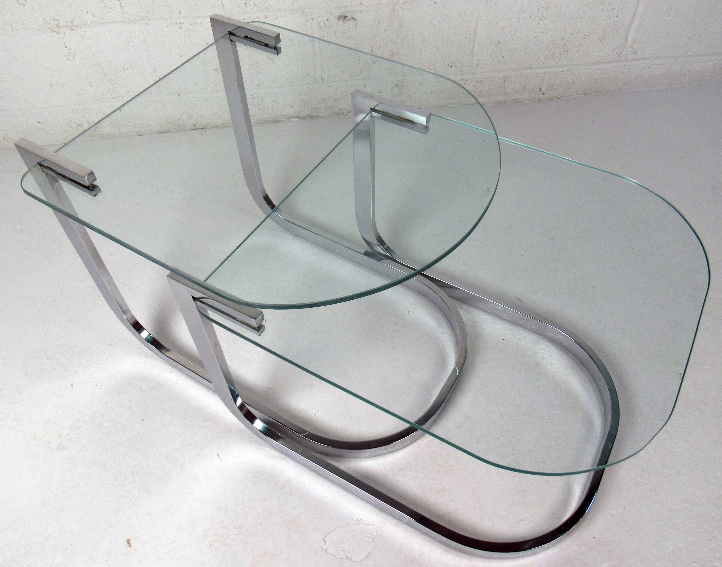 Set of Midcentury Chrome and Glass Nesting Tables by DIA For Sale 2