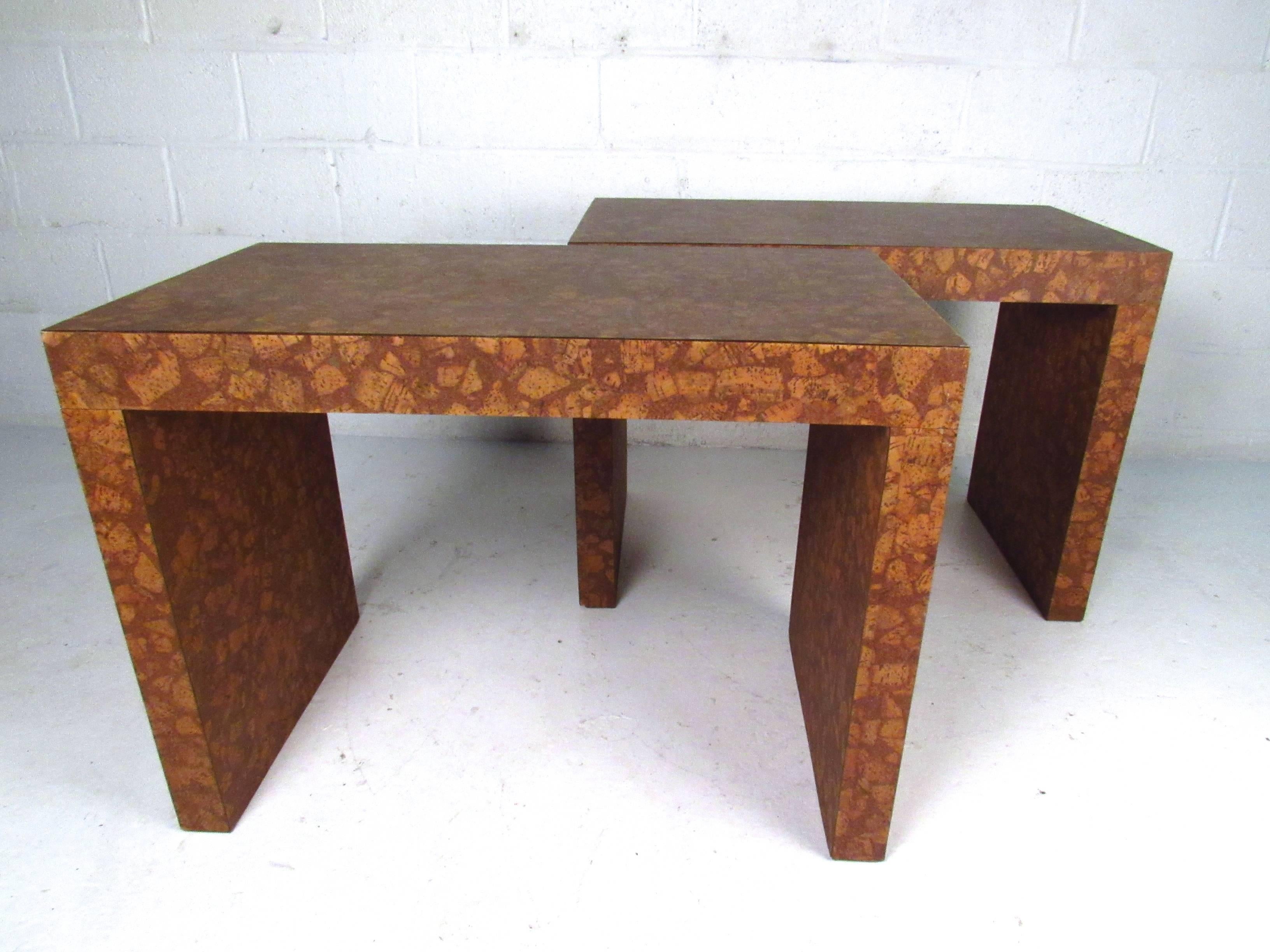 Mid-Century Modern Burl Cork-Top Parsons Style Side Table In Good Condition For Sale In Brooklyn, NY