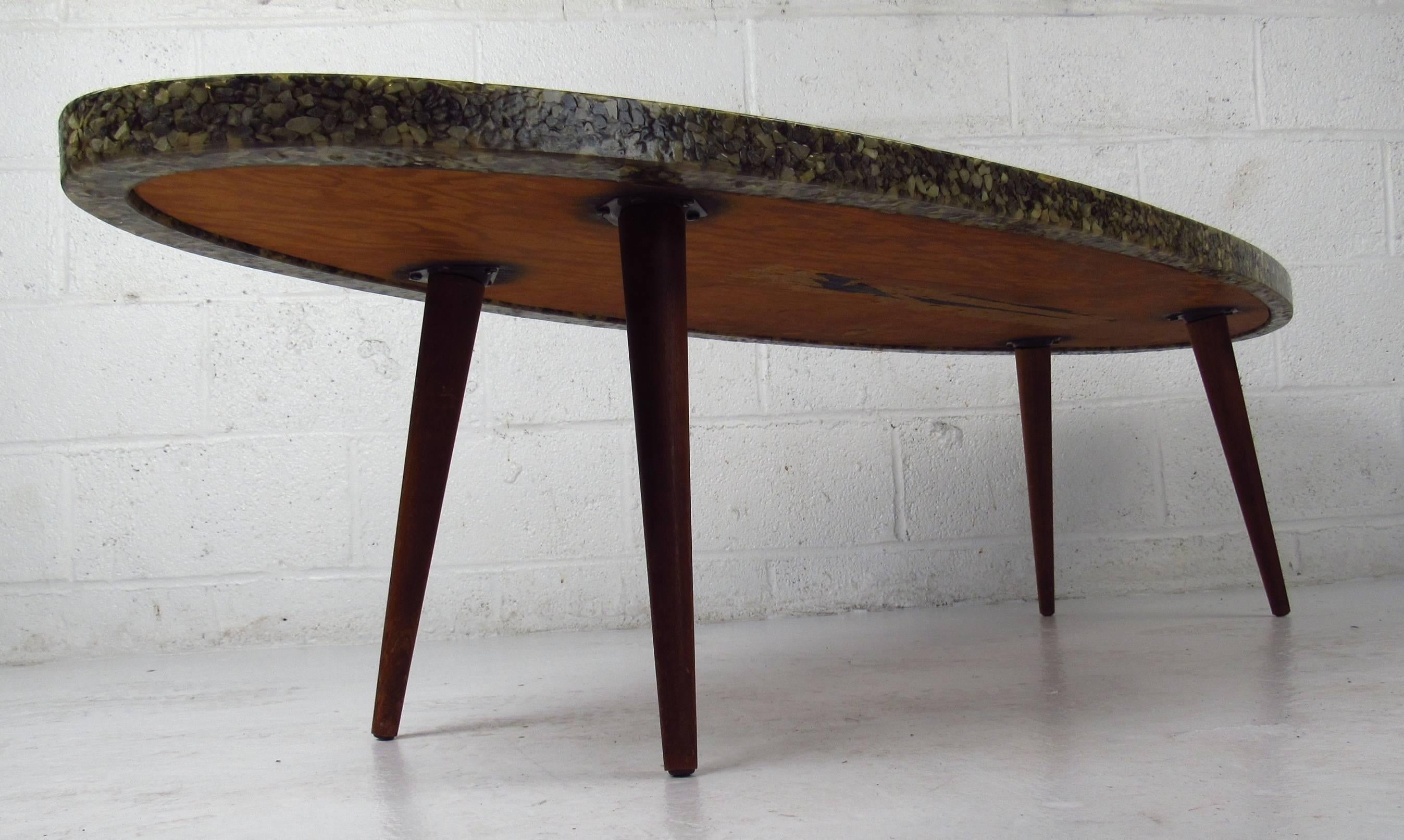 Vintage Modern Oval Coffee Table In Good Condition In Brooklyn, NY