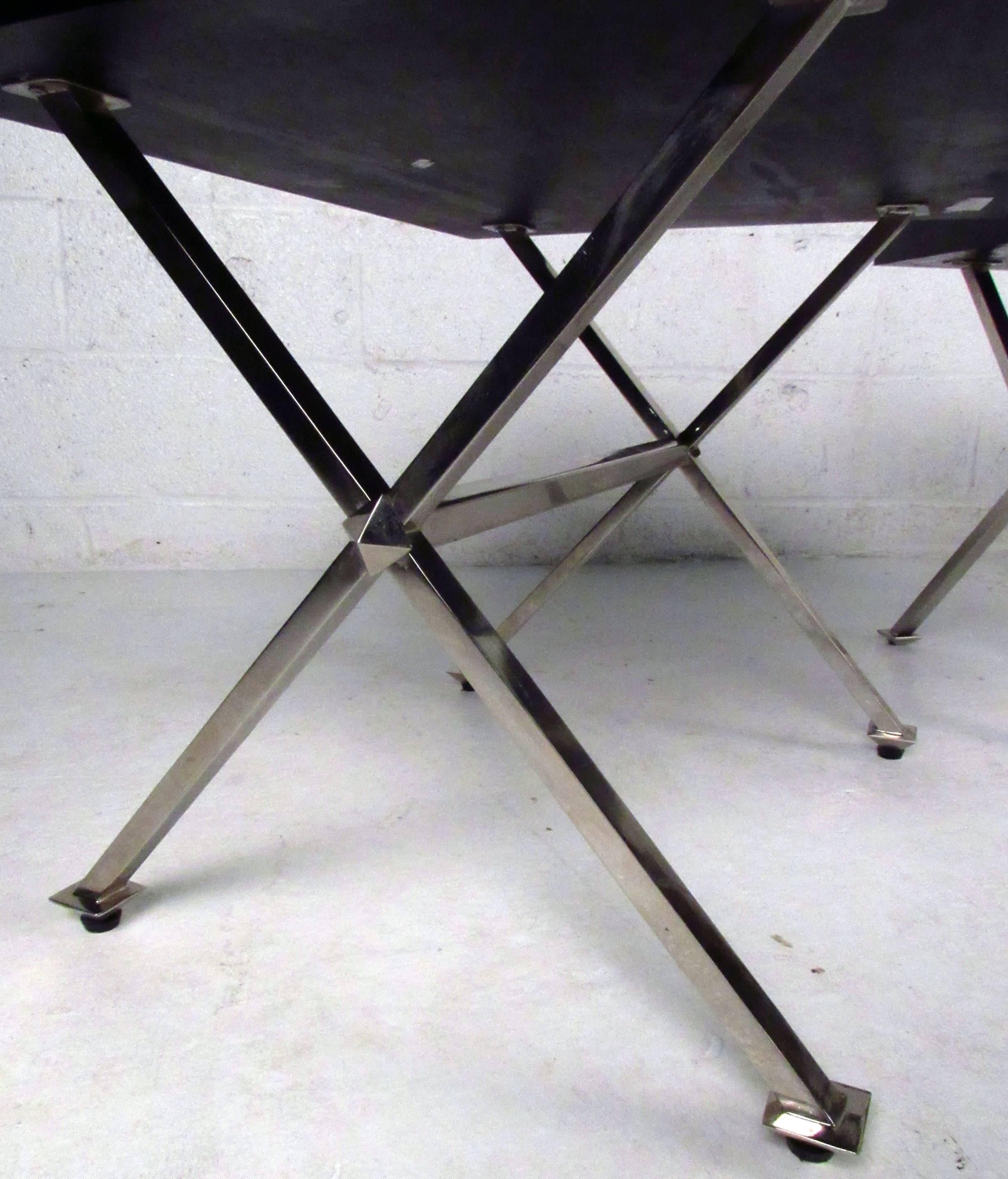 Mid-20th Century Pair of Midcentury Black Chrome-Base End Tables 
