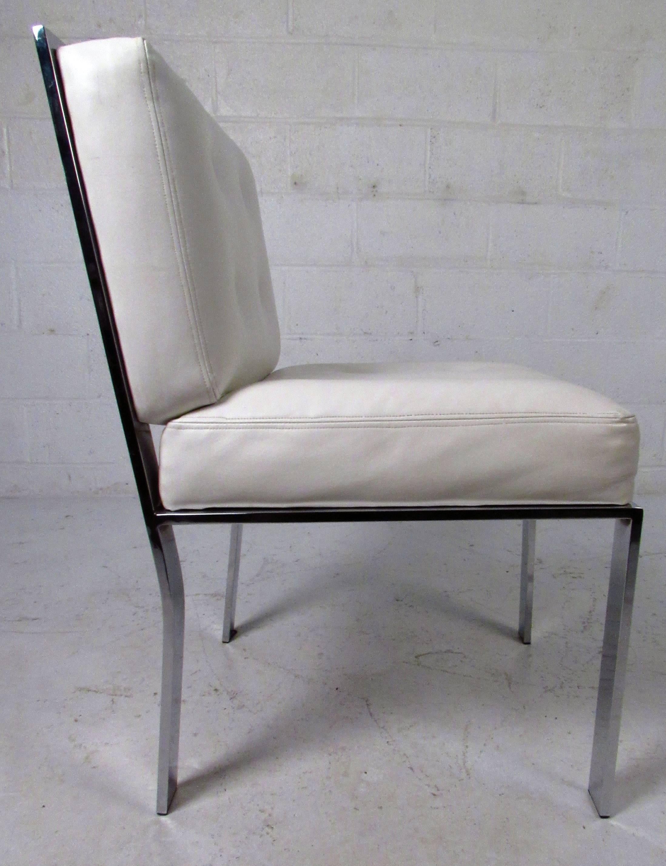 Mid-Century Modern Dining Chairs attributed to Milo Baughman In Good Condition For Sale In Brooklyn, NY