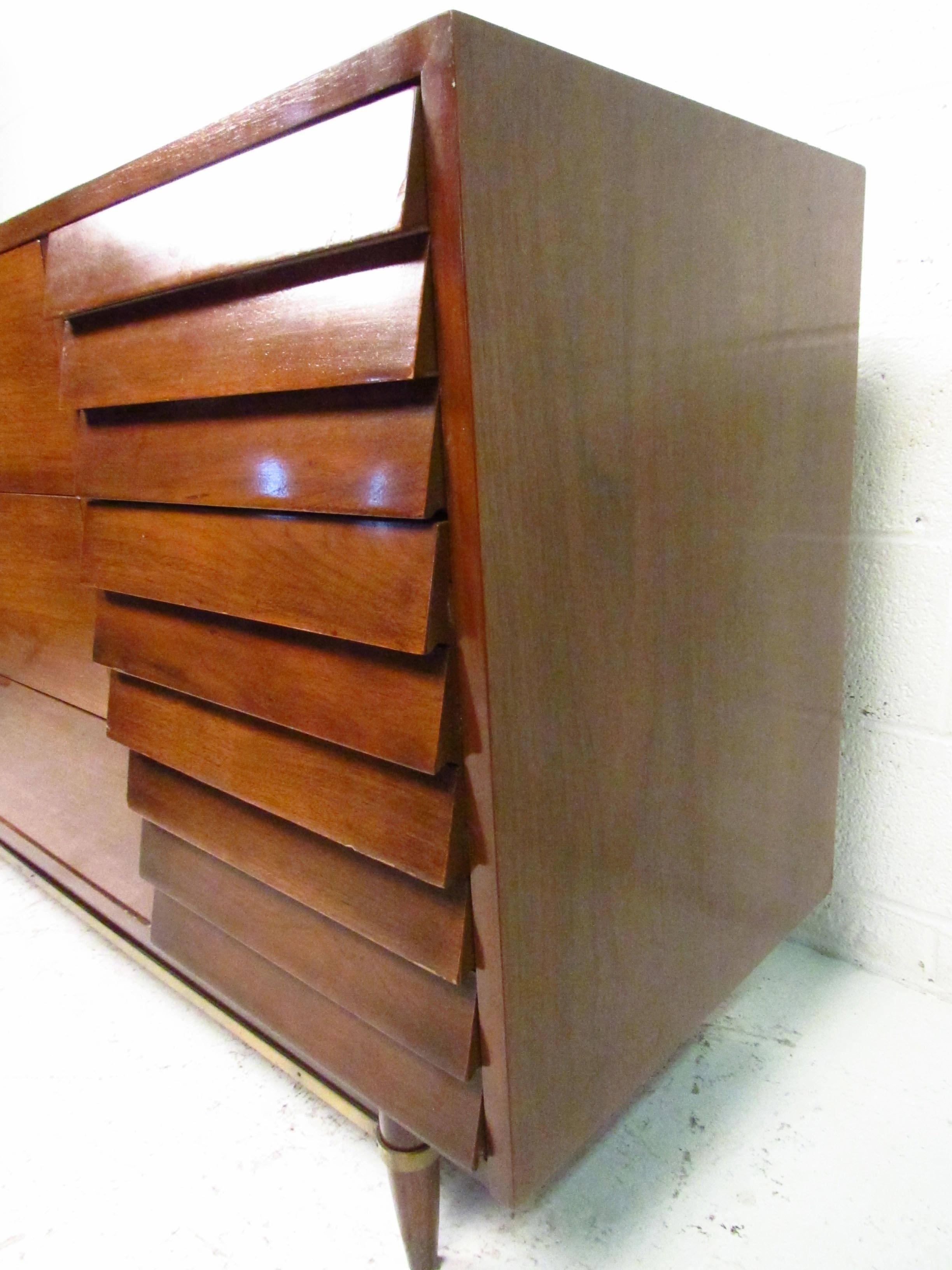 Mid-Century Modern Dresser by Merton Gershun for American of Martinsville In Good Condition In Brooklyn, NY