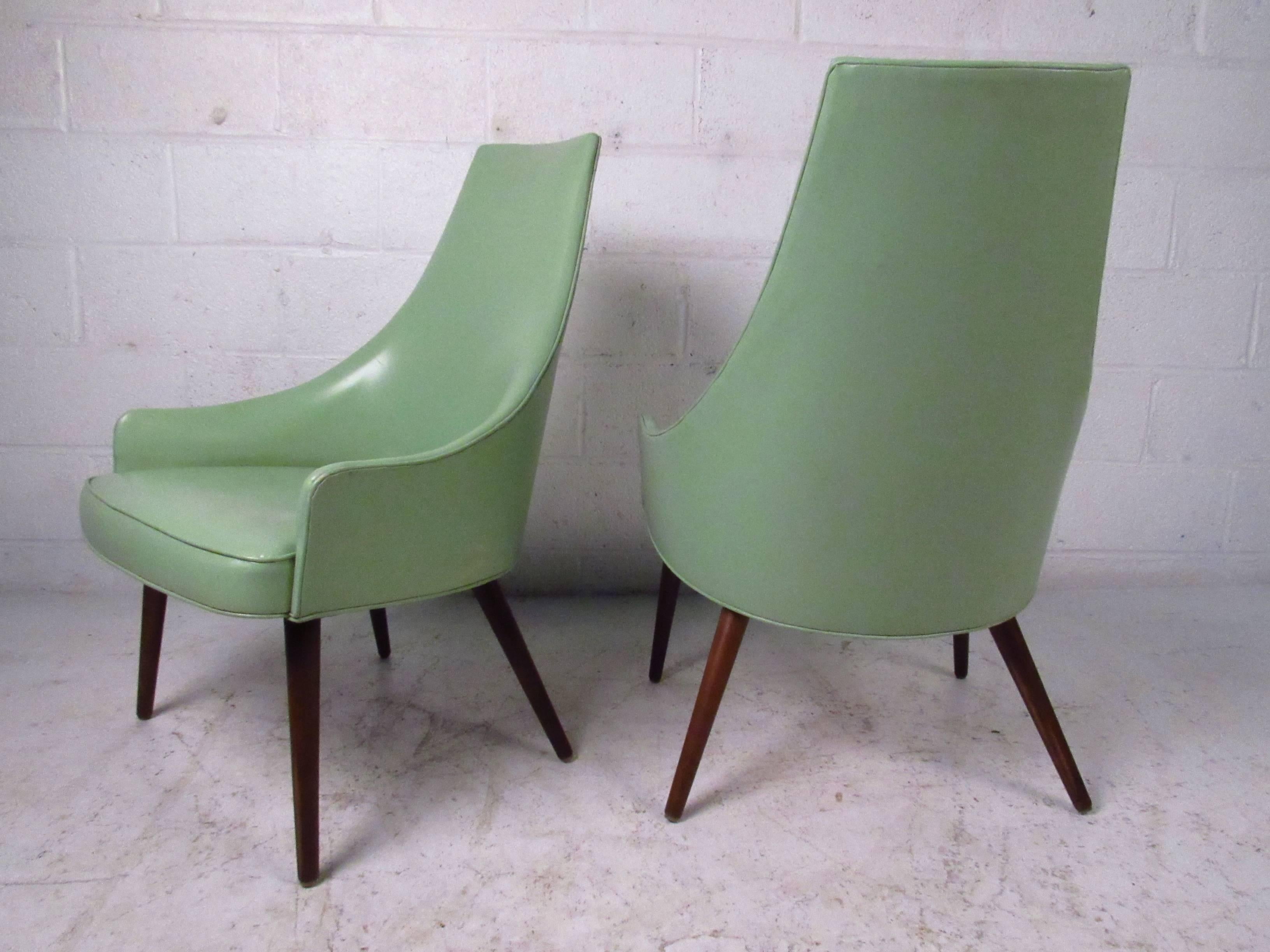 Pair of Mid-Century High Back Vinyl Chairs In Good Condition For Sale In Brooklyn, NY