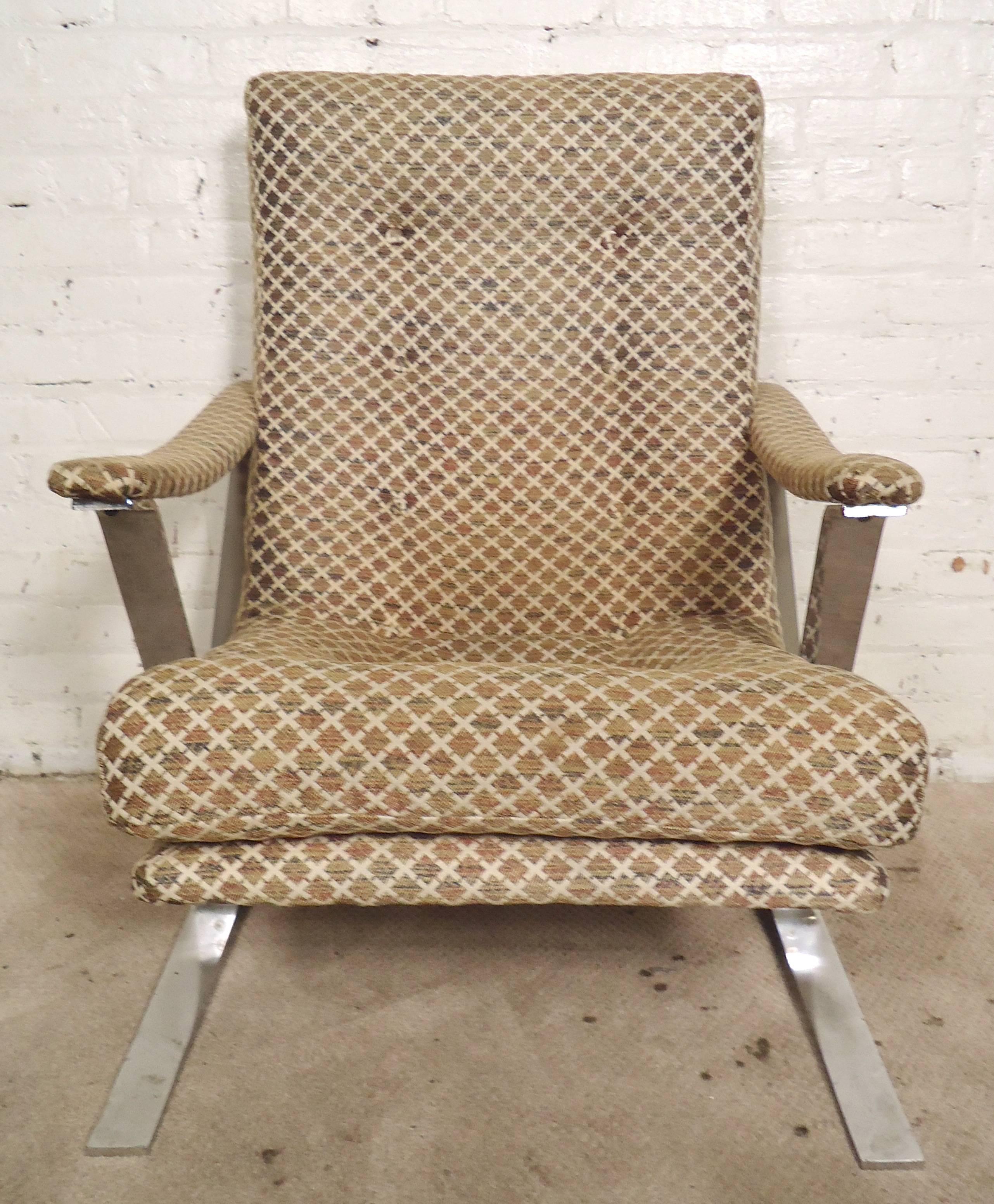Vintage modern arm chair with stylish design. Features polished chrome frame, upholstered arms and curved back for support.

(Please confirm item location - NY or NJ - with dealer)
