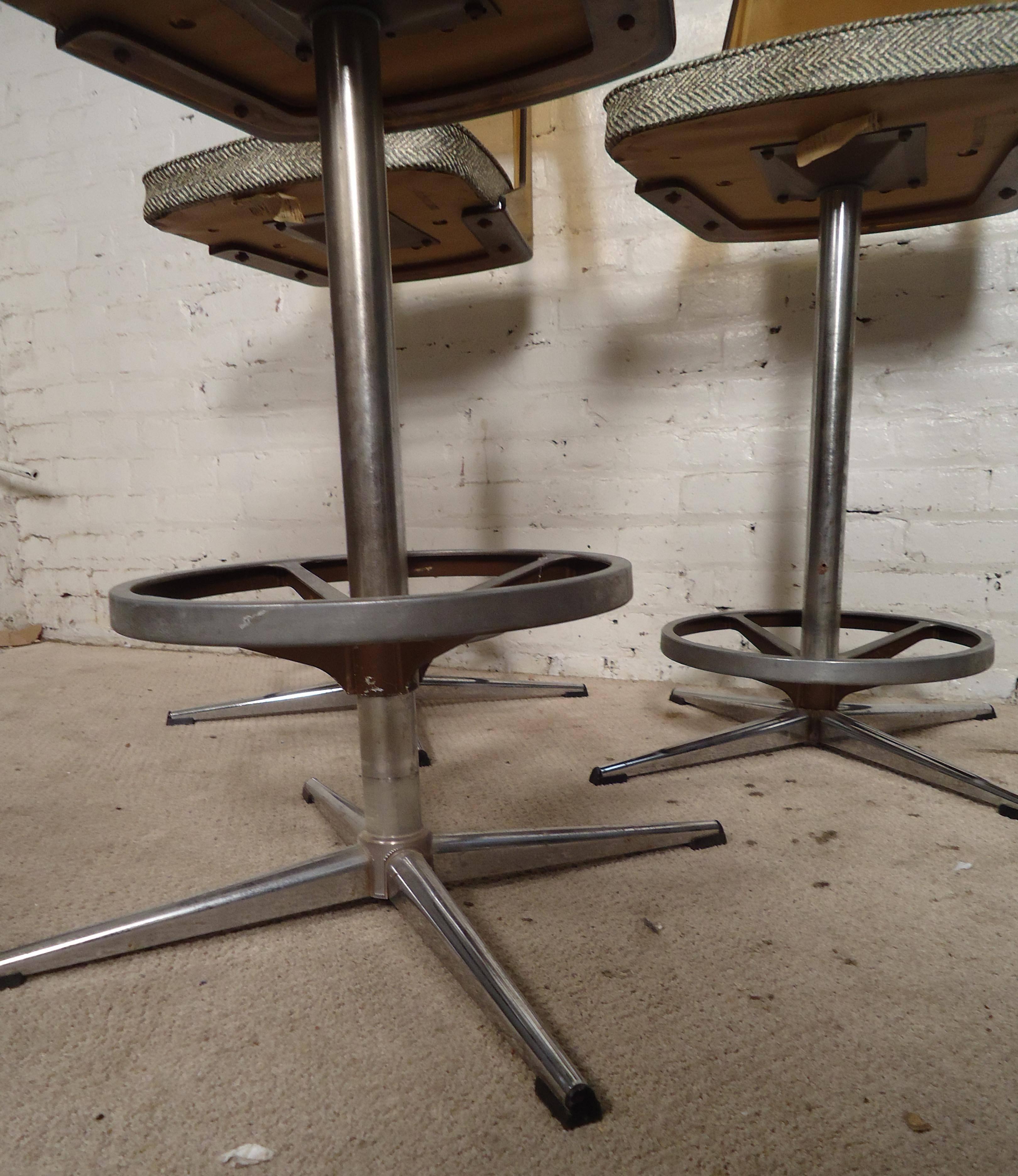 Late 20th Century Set of Five Midcentury Lucite and Chrome Barstools by Daystrom